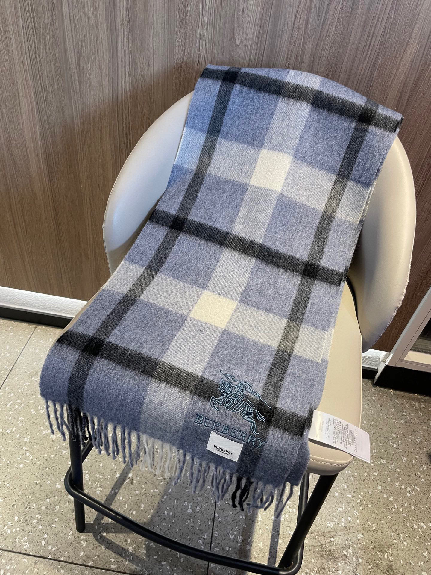 新款巴宝莉男士格子高级货❗️ 顶级出口尾单战马刺绣👍货不多，下手一定要快，真心美的让人非常非常心动 上身