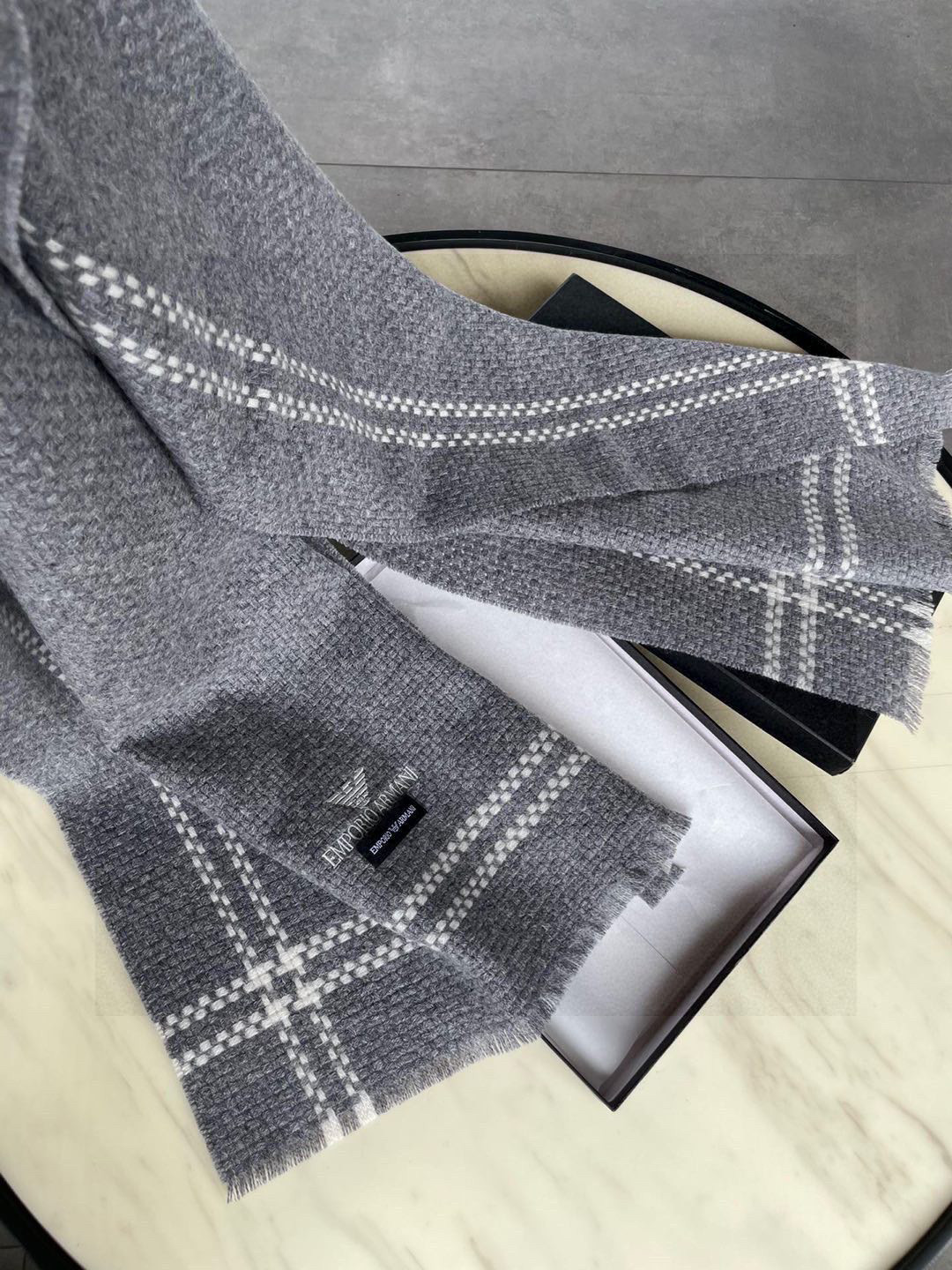 男款条纹格阿玛尼（Arman）披肩且买且珍惜~~男款真的很少，一年也就出几款，都是出口订单所以比较难遇。