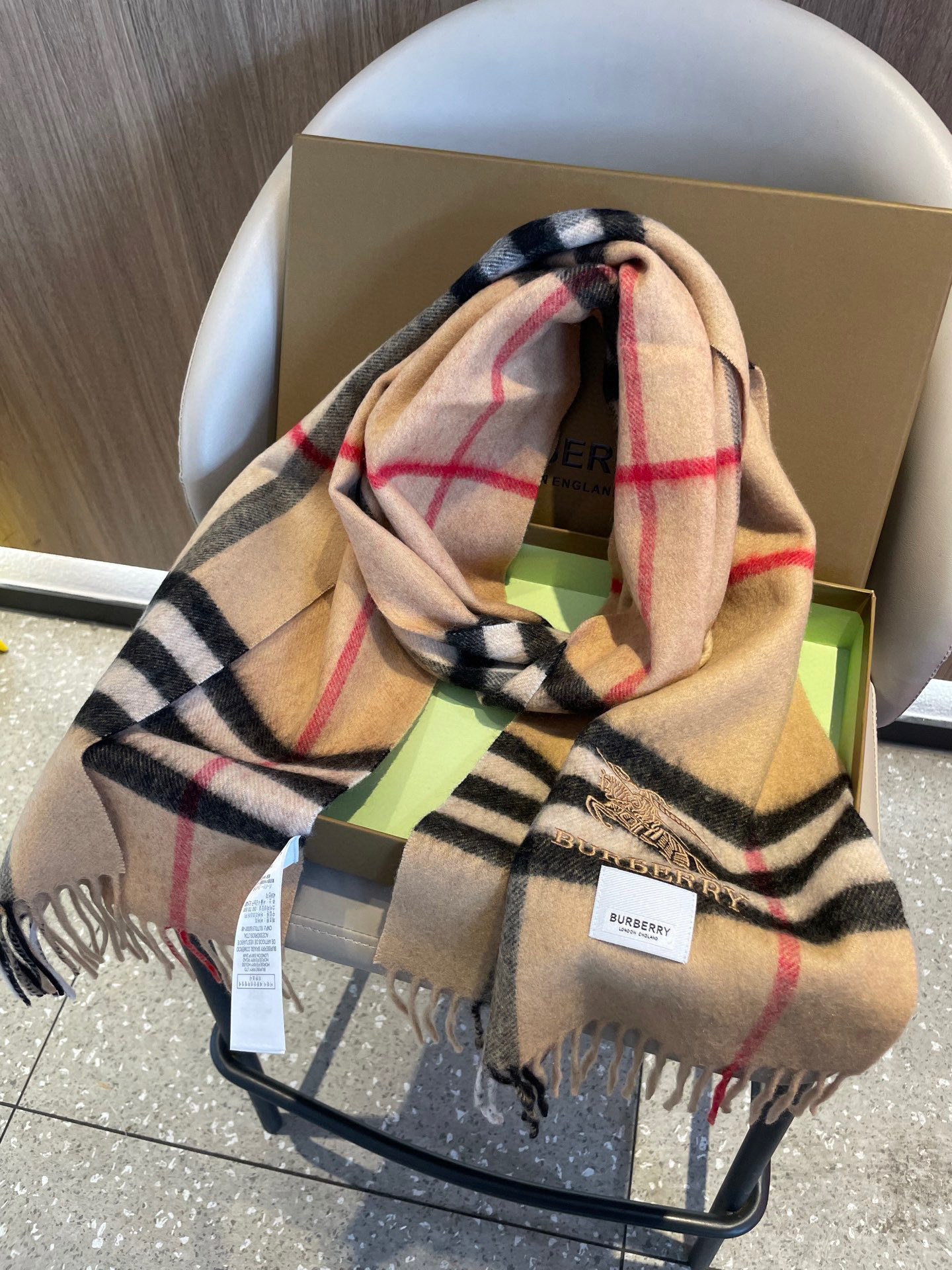 🔥巴宝莉经典格纹战马刺绣男女福利款❗️😍殿堂级御用芭芭家战马的经典格羊毛围巾🧣独家渠道货bulingbu