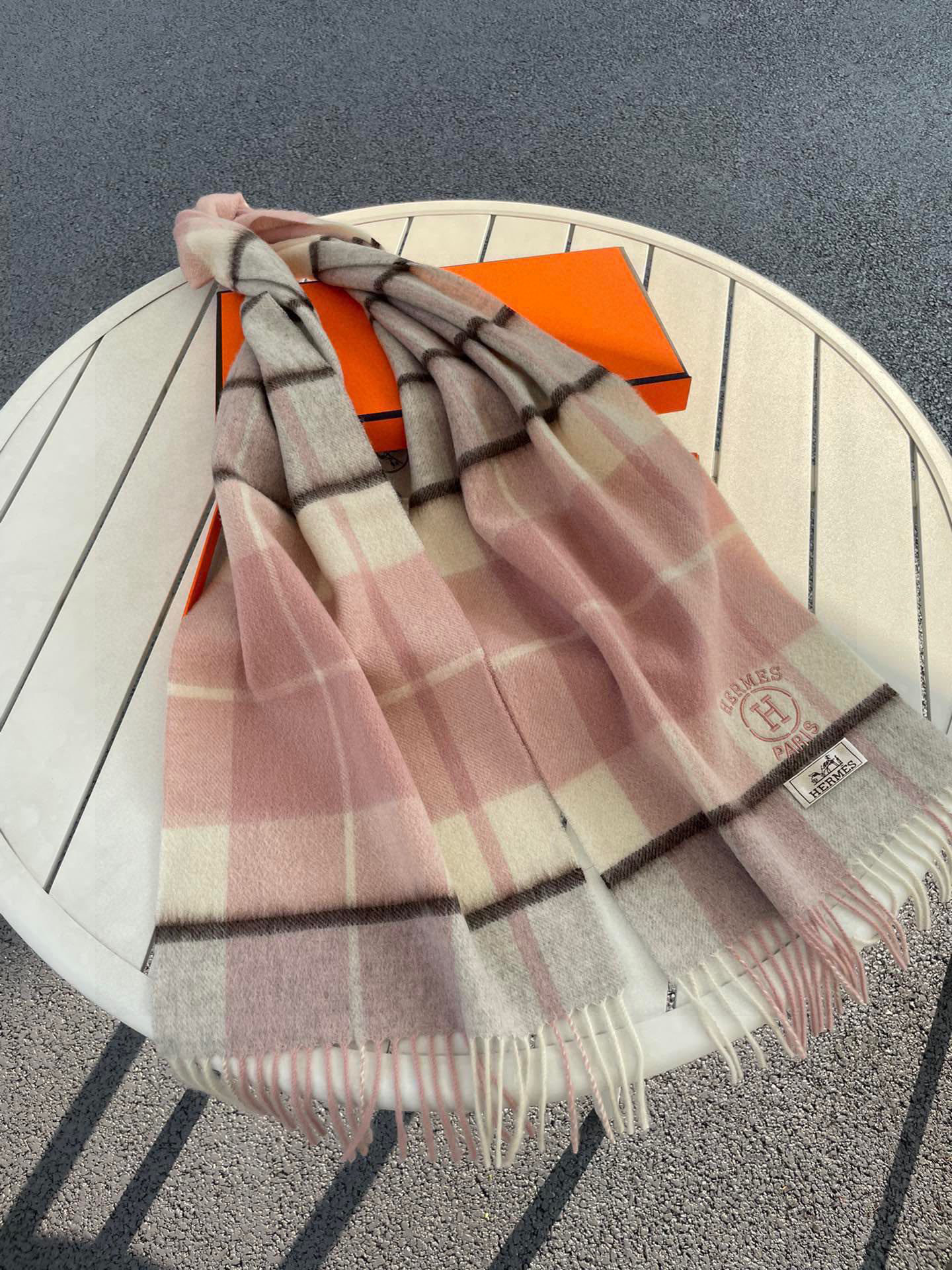 。🆕Hermes · 爱马仕女士经典格子拼接🎊重磅推荐💥 100%顶级山羊绒材质🔥非常保暖👑 柔软亲肤，