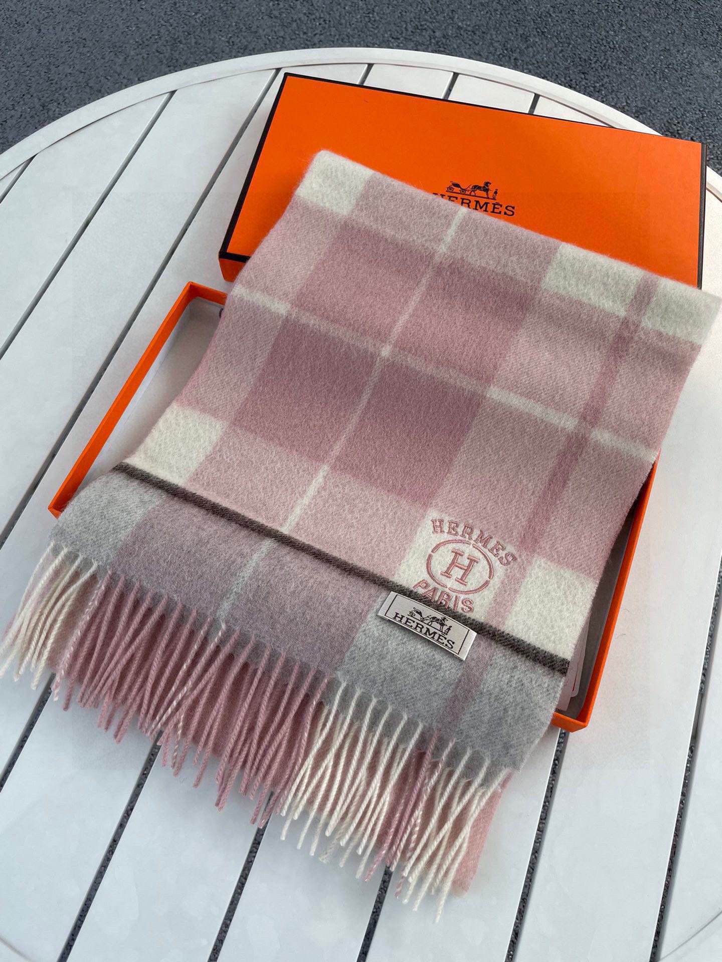 。🆕Hermes · 爱马仕女士经典格子拼接🎊重磅推荐💥 100%顶级山羊绒材质🔥非常保暖👑 柔软亲肤，