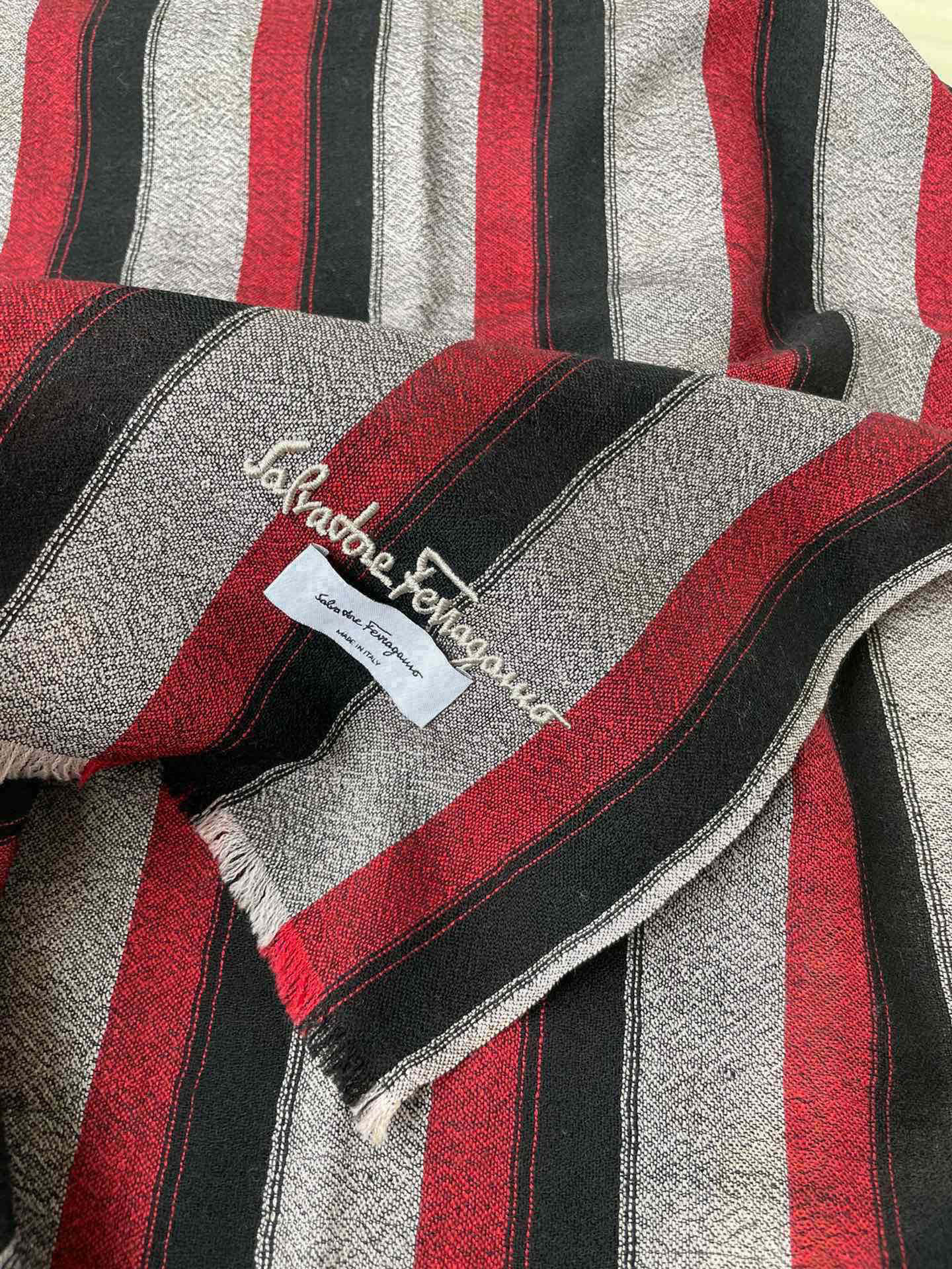 菲拉格慕 男士【原单】高尖端⚠️2024新品【竖条纹】进口丝羊毛面料♨️高尖端产物⚠️绝对令人尖叫的品质