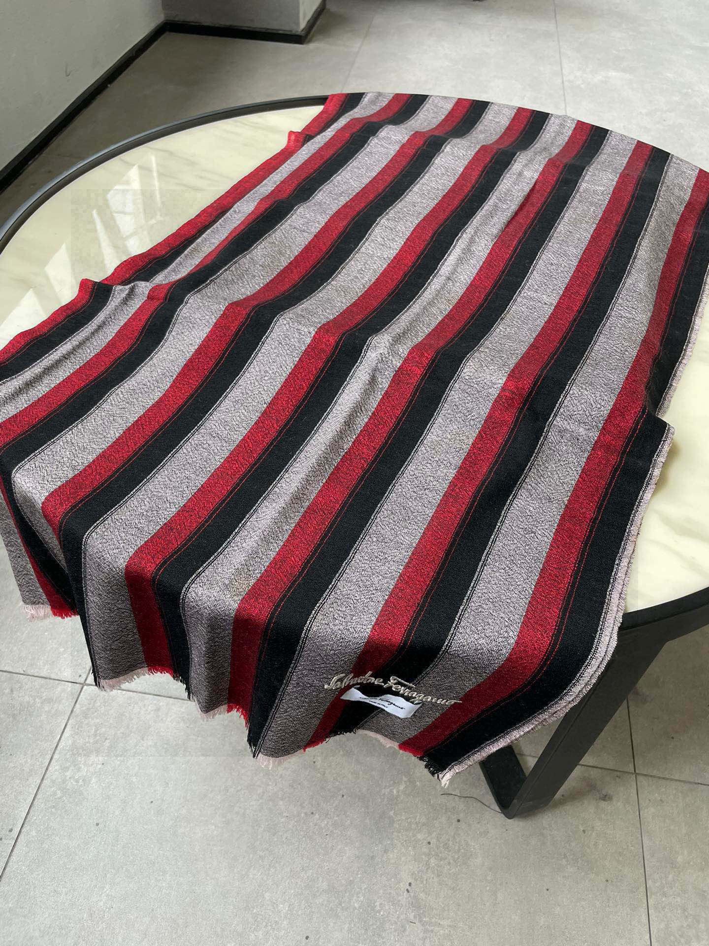 菲拉格慕 男士【原单】高尖端⚠️2024新品【竖条纹】进口丝羊毛面料♨️高尖端产物⚠️绝对令人尖叫的品质