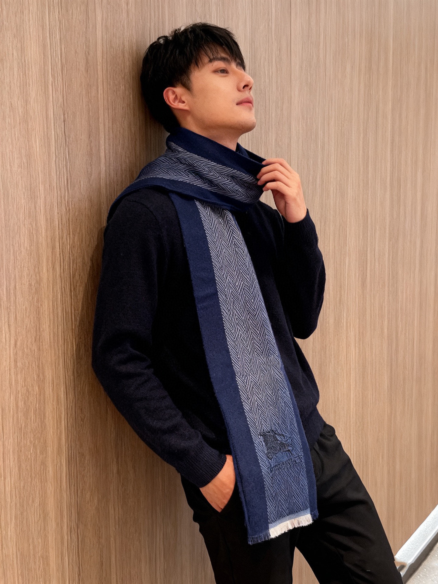 新款巴宝莉Bur羊绒男士精仿细腻围巾好看的要疯掉了，太有型太有魅力了！！！非常斯文时尚的秋冬单品！真的很