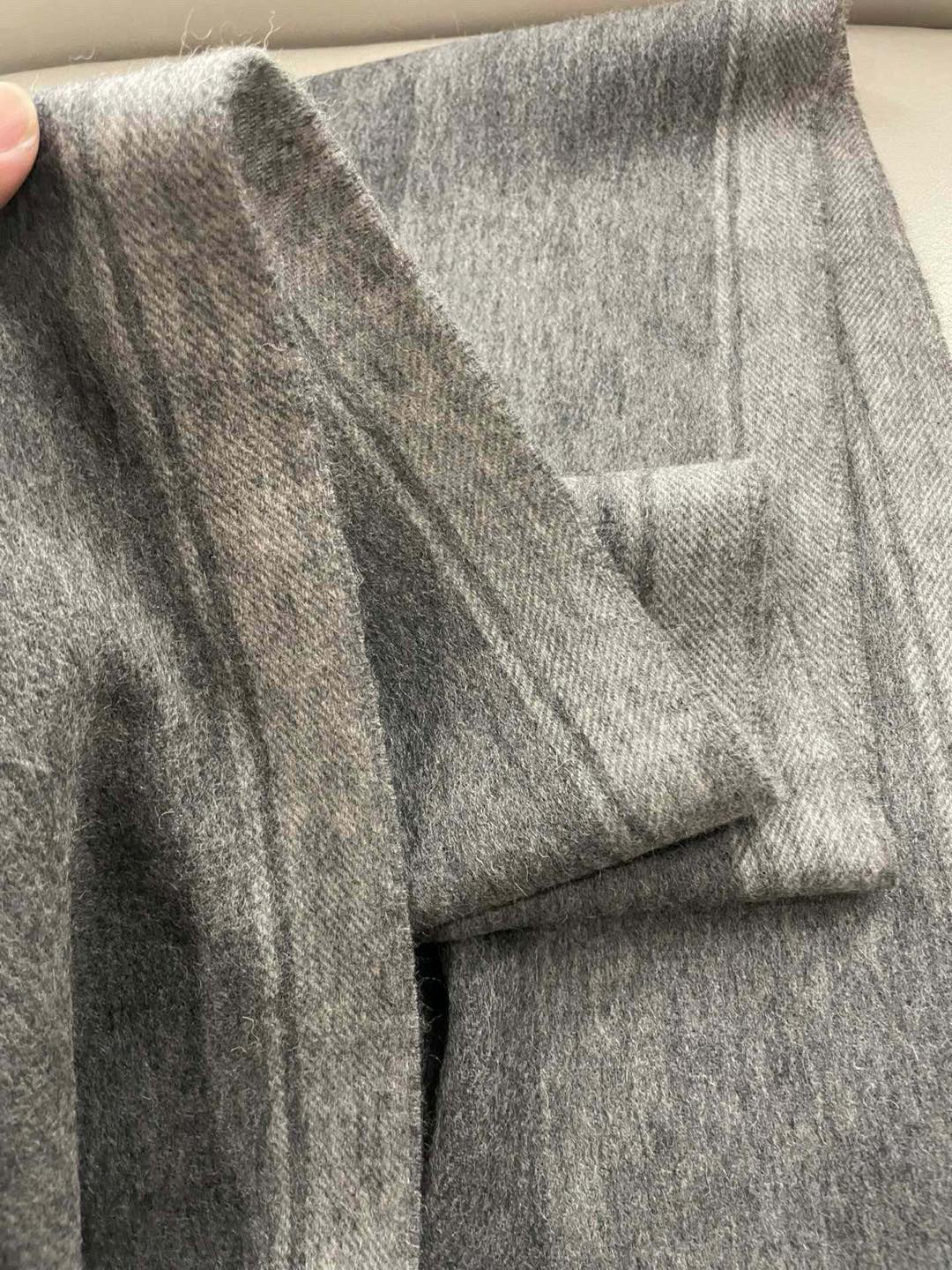 HERMFS【爱马仕】巴黎时装展采用蒙古高原细羊绒！手感满满地都是细腻的绒毛！这个价格绝对百分之百的实惠