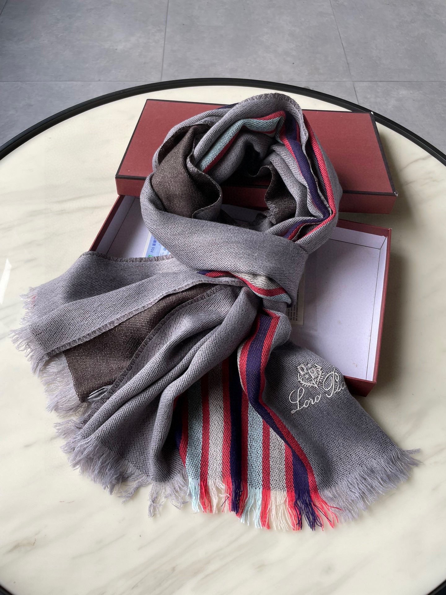 意大利🇮🇹奢侈品牌 💯🎆loro Pianna 皮安娜 设计新贵 以简洁大气的款式著名 📿📿正儿八经的正