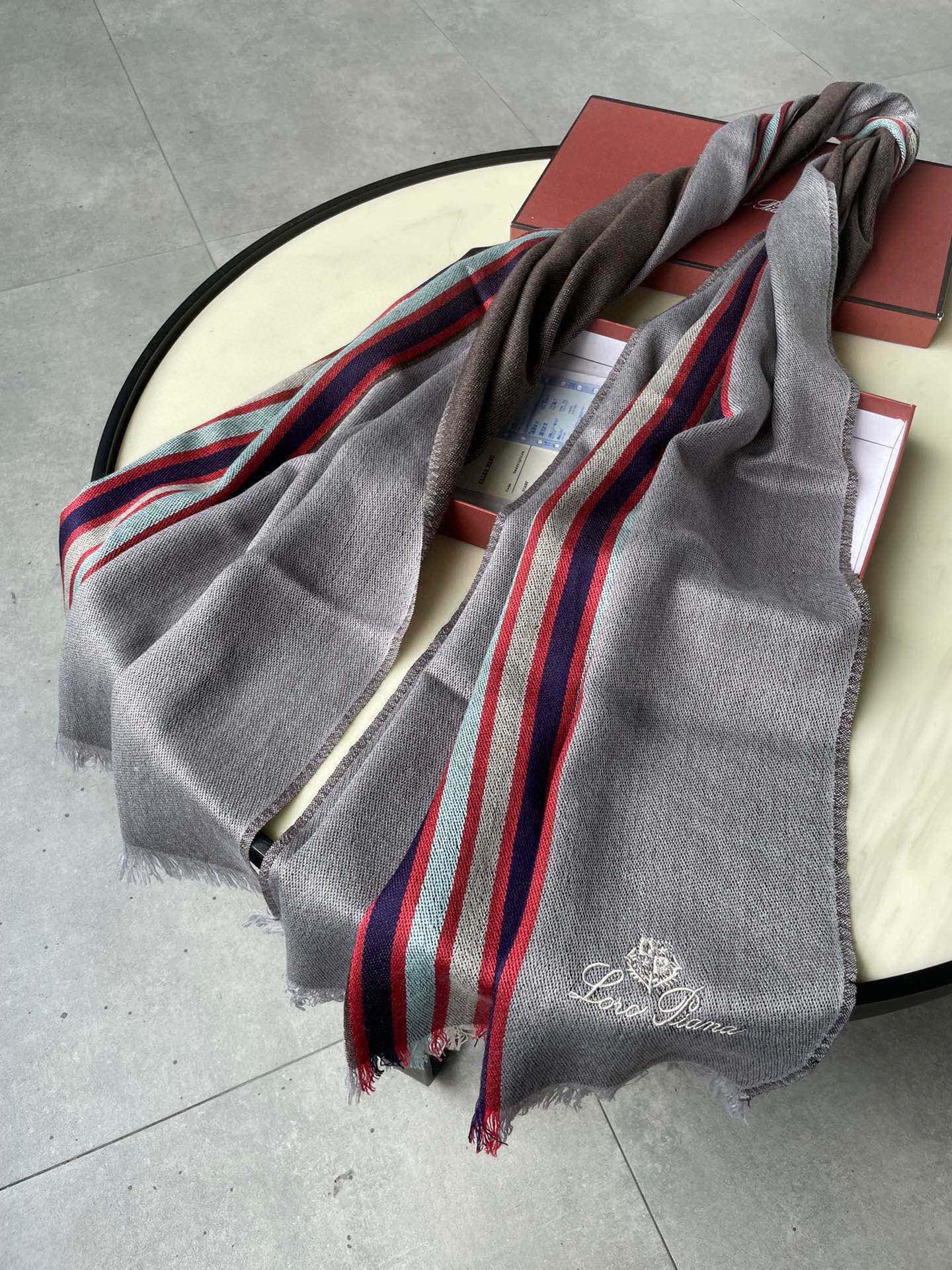 意大利🇮🇹奢侈品牌 💯🎆loro Pianna 皮安娜 设计新贵 以简洁大气的款式著名 📿📿正儿八经的正