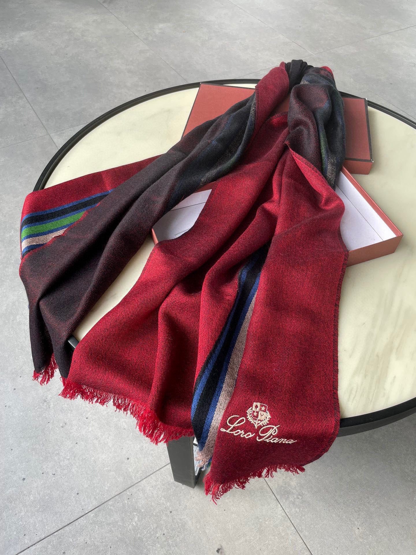 意大利🇮🇹奢侈品牌 💯🎆loro Pianna 皮安娜 设计新贵 以简洁大气的款式著名 📿📿正儿八经的正