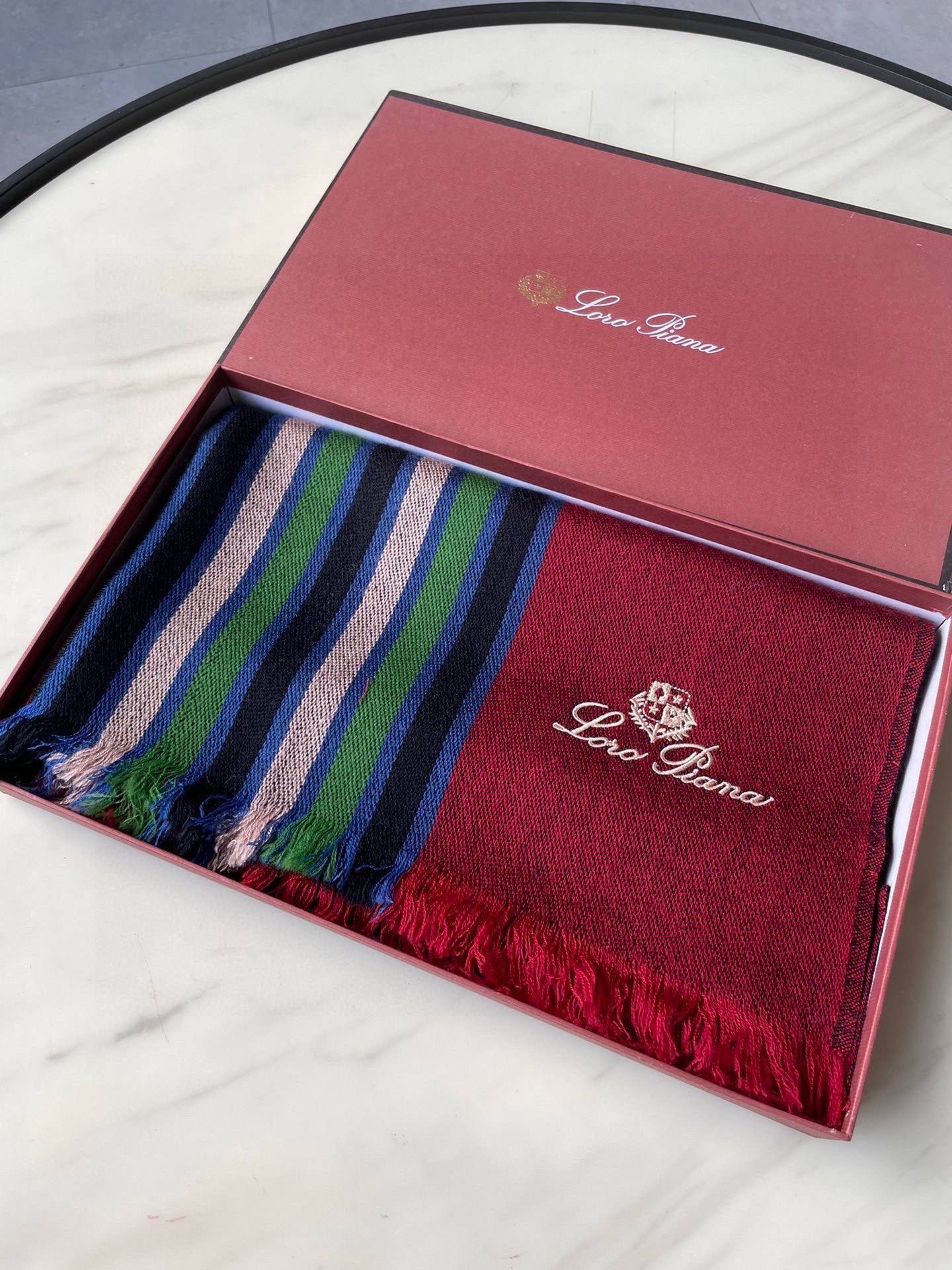 意大利🇮🇹奢侈品牌 💯🎆loro Pianna 皮安娜 设计新贵 以简洁大气的款式著名 📿📿正儿八经的正