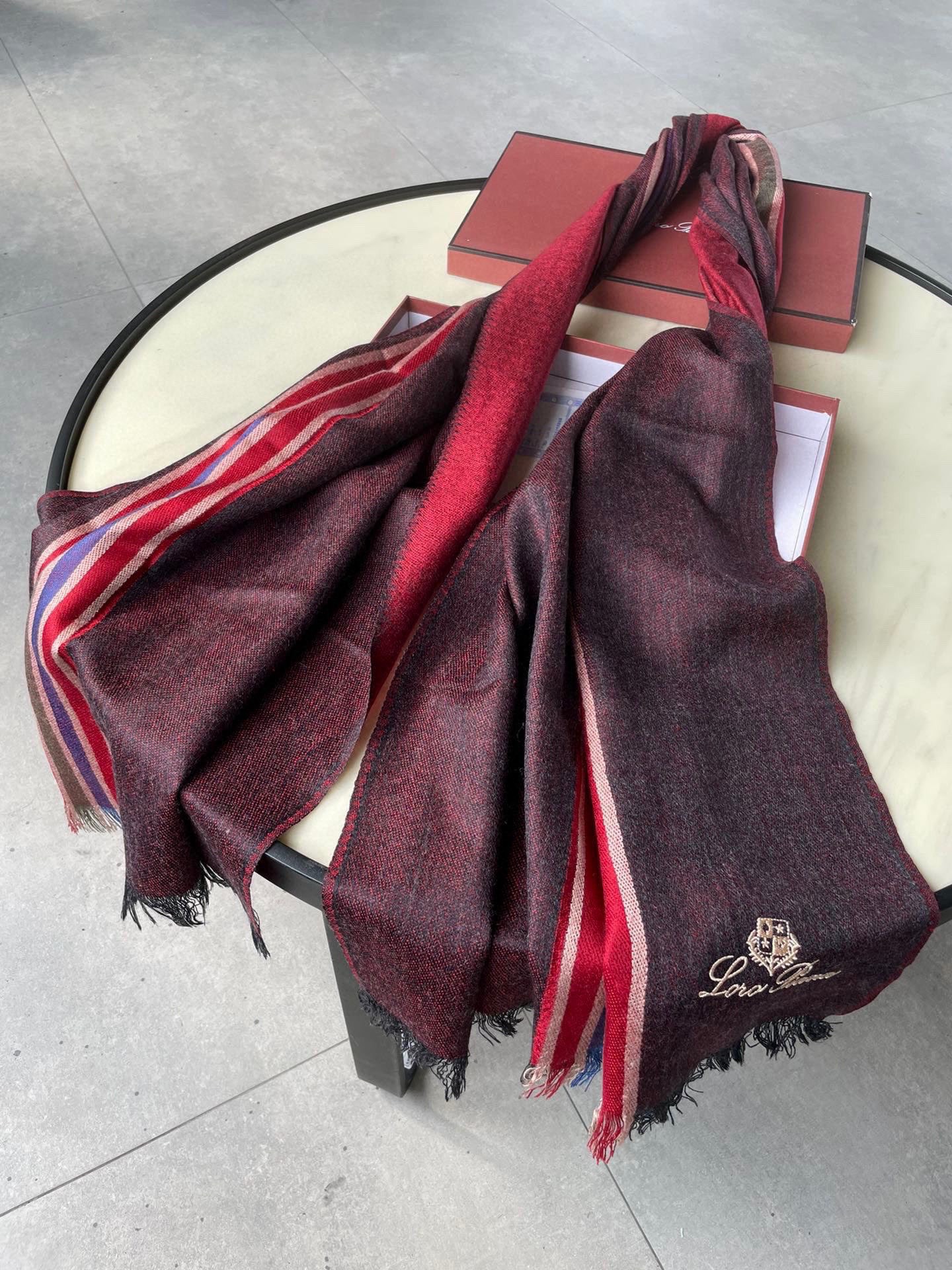 意大利🇮🇹奢侈品牌 💯🎆loro Pianna 皮安娜 设计新贵 以简洁大气的款式著名 📿📿正儿八经的正