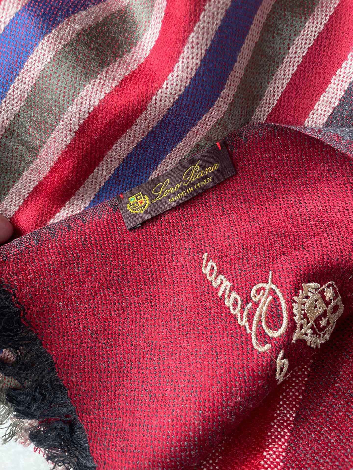 意大利🇮🇹奢侈品牌 💯🎆loro Pianna 皮安娜 设计新贵 以简洁大气的款式著名 📿📿正儿八经的正