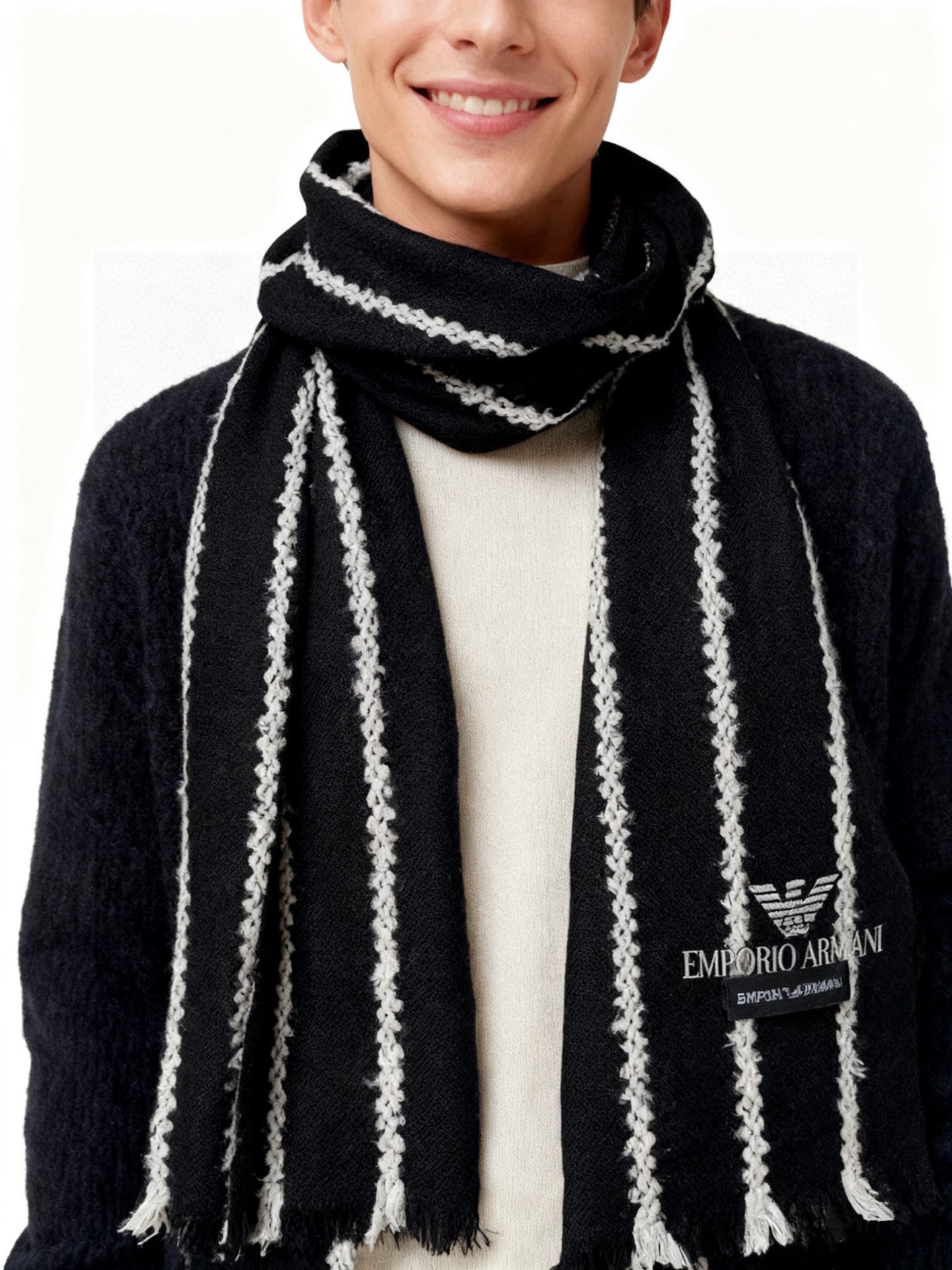 阿玛尼（Arman）披肩且买且珍惜~~男款真的很少，一年也就出几款，都是出口订单所以比较难遇。男人的东西