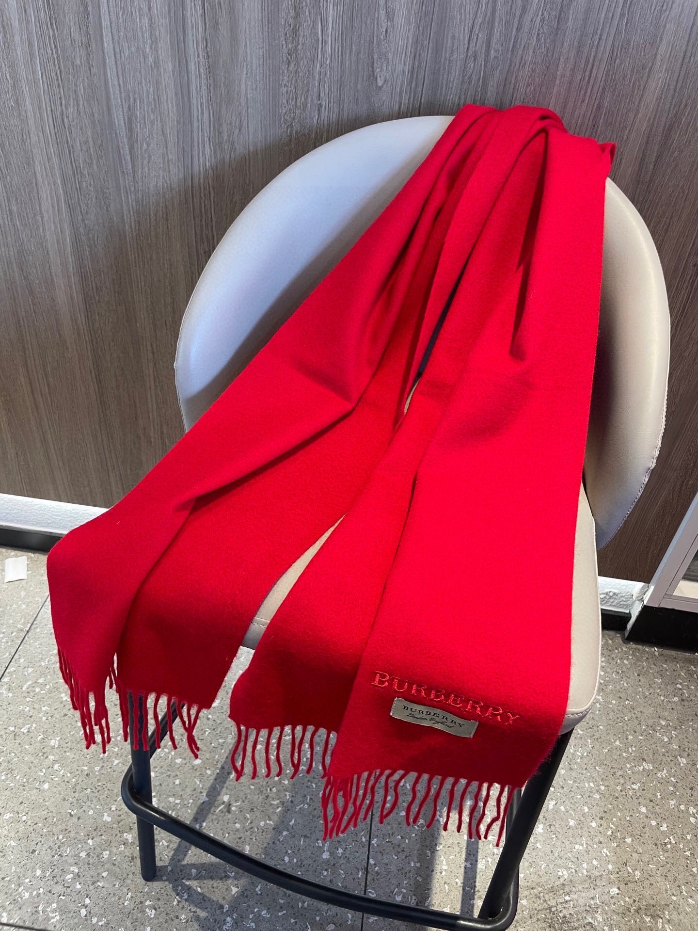 巴宝莉BURBERRY字母专柜款❗️ 顶级出口尾单刺绣👍货不多，下手一定要快，真心美的让人非常非常心动 