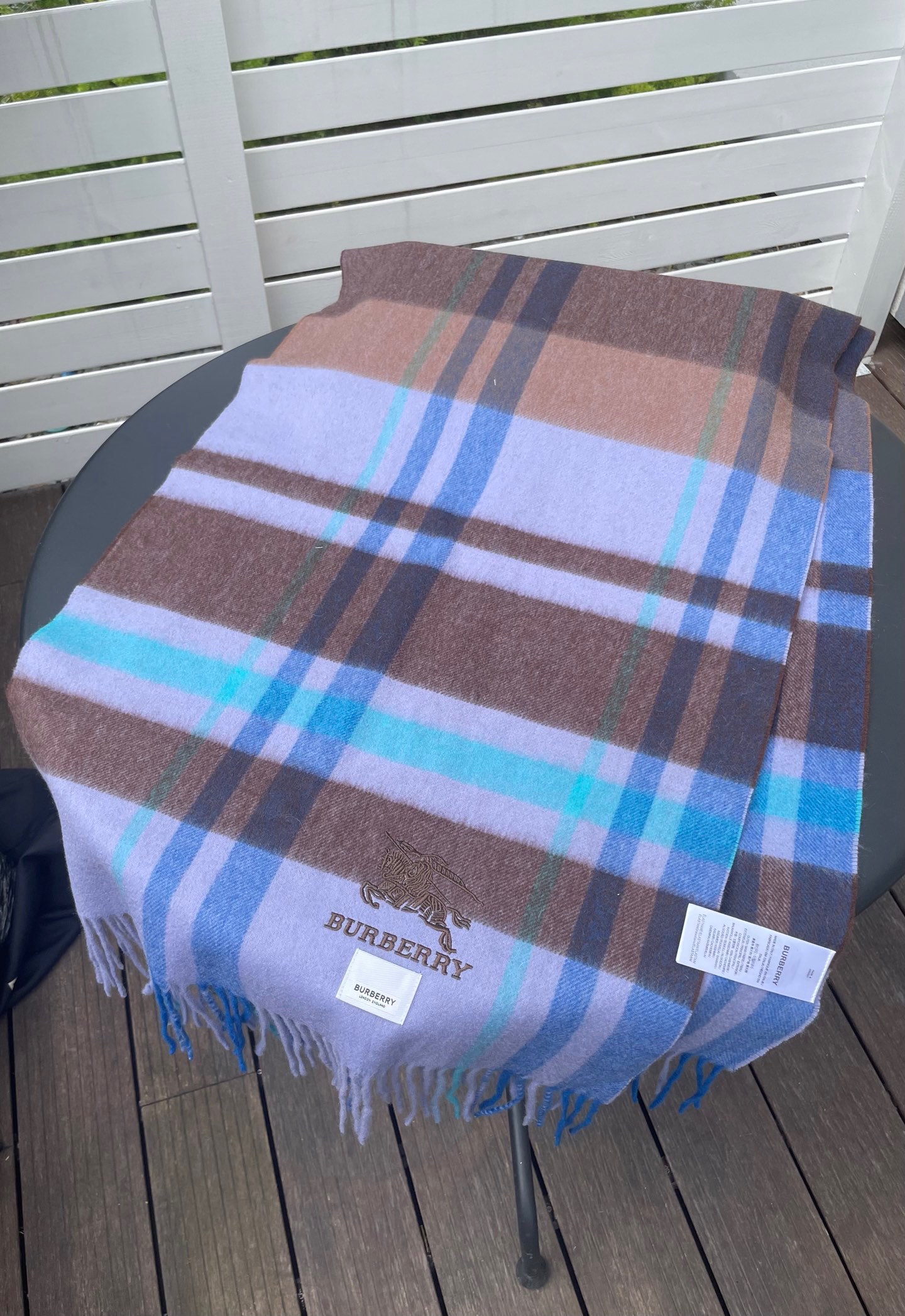 巴宝莉男女士披肩✨羊绒经典格纹👐围巾♨️高尖端产物⚠️，经典logo刺绣，时尚大牌的顶尖设计款💕拿到手你