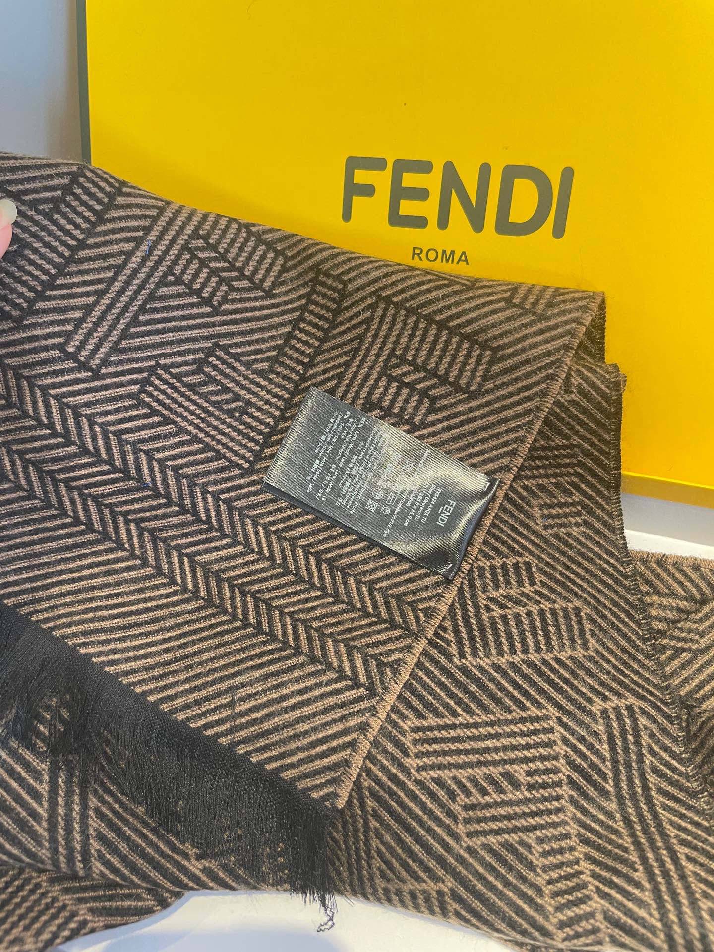 🆕 FENDI · 芬迪❗️最能碰撞出高级感❗️双F绝对是今年时尚圈最炙手可热的潮流风向标❗️最流行的老