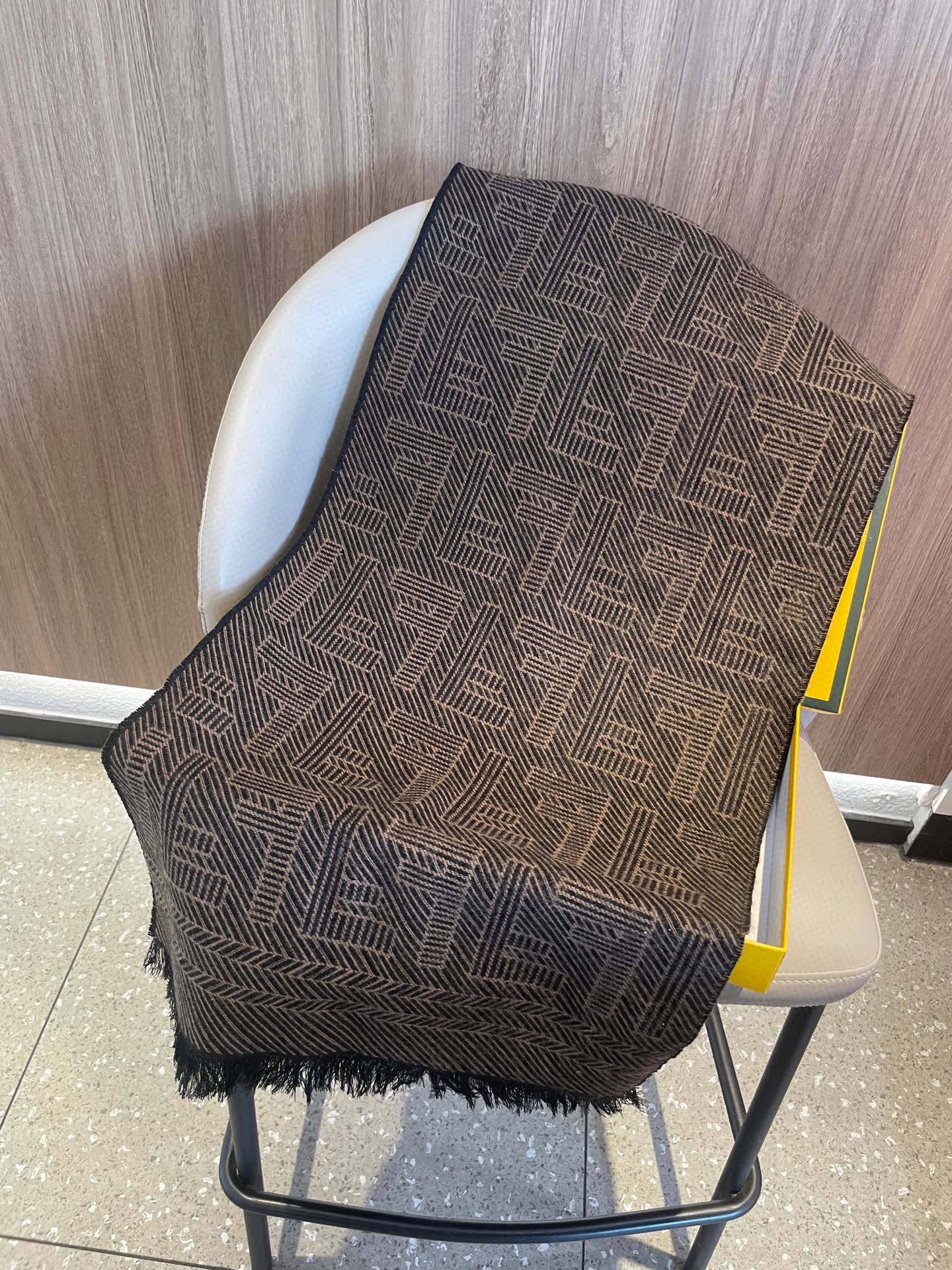 🆕 FENDI · 芬迪❗️最能碰撞出高级感❗️双F绝对是今年时尚圈最炙手可热的潮流风向标❗️最流行的老