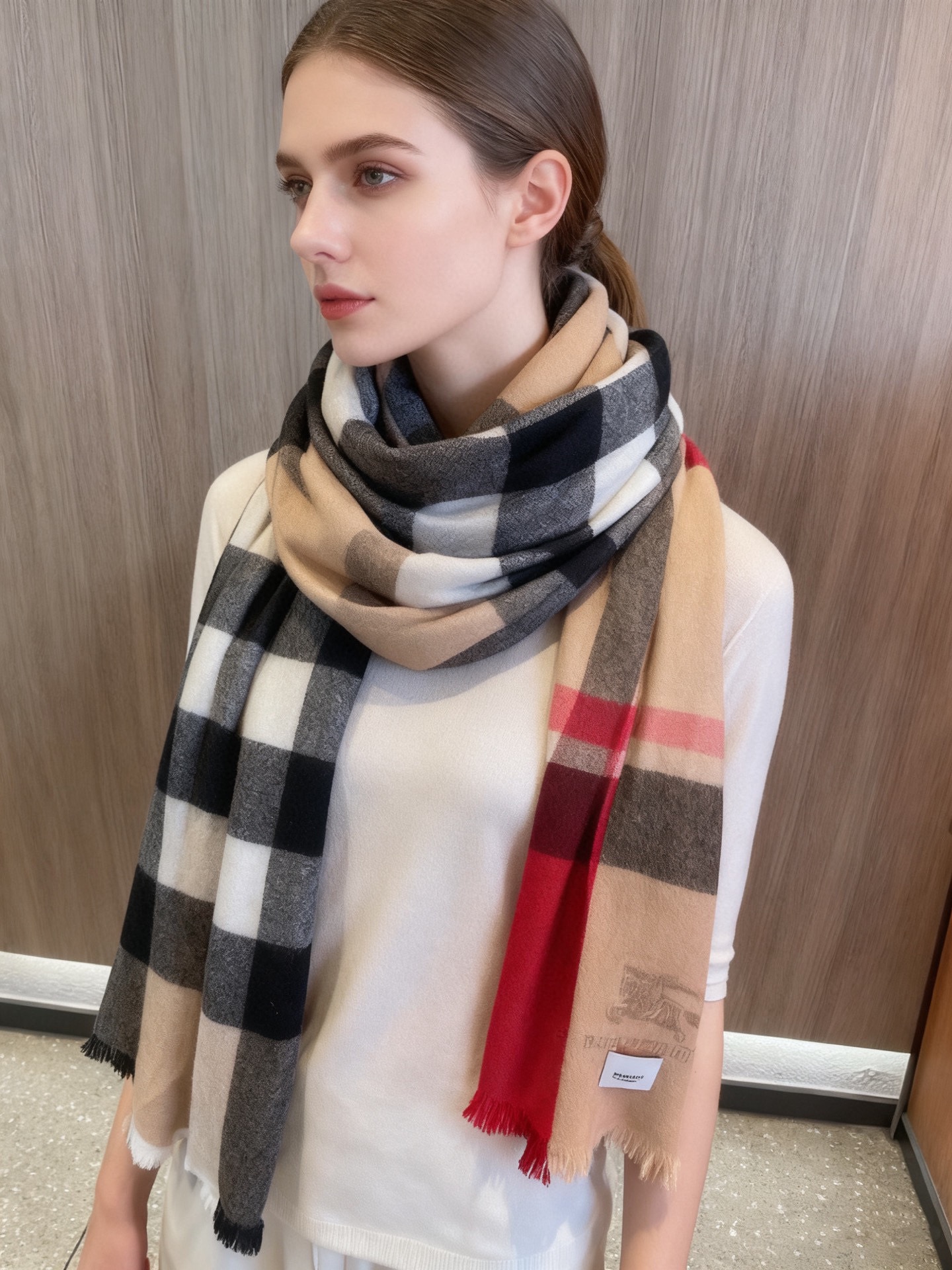 。巴宝莉经典大格男女同款短须披肩✨羊绒经典格纹👐围巾♨️高尖端产物⚠️，经典logo刺绣，时尚大牌的顶尖