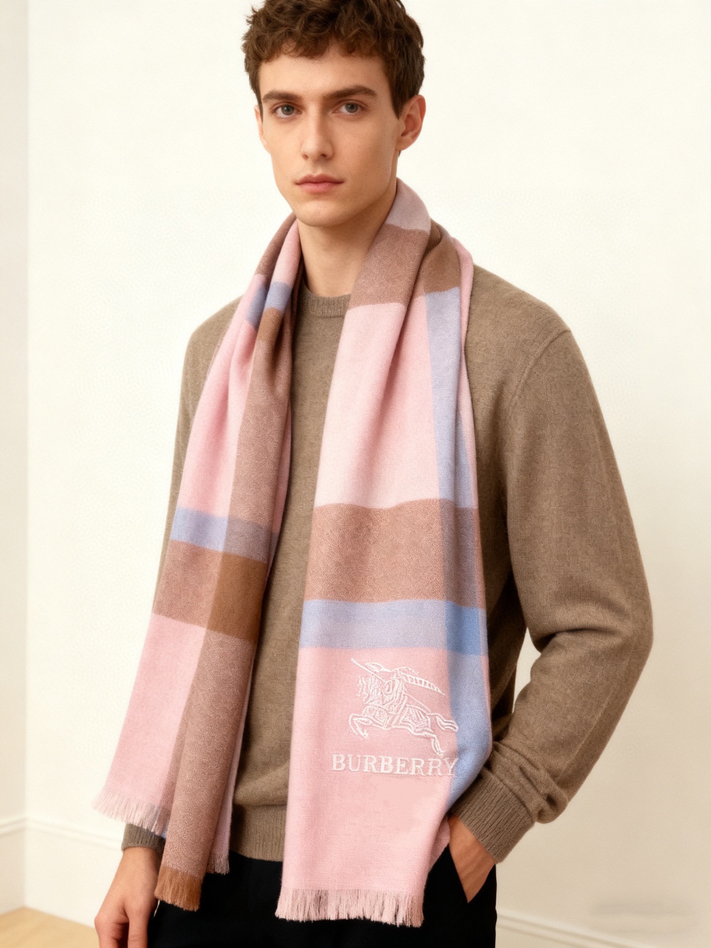 。巴宝莉经典大格男女同款短须披肩✨羊绒经典格纹👐围巾♨️高尖端产物⚠️，经典logo刺绣，时尚大牌的顶尖