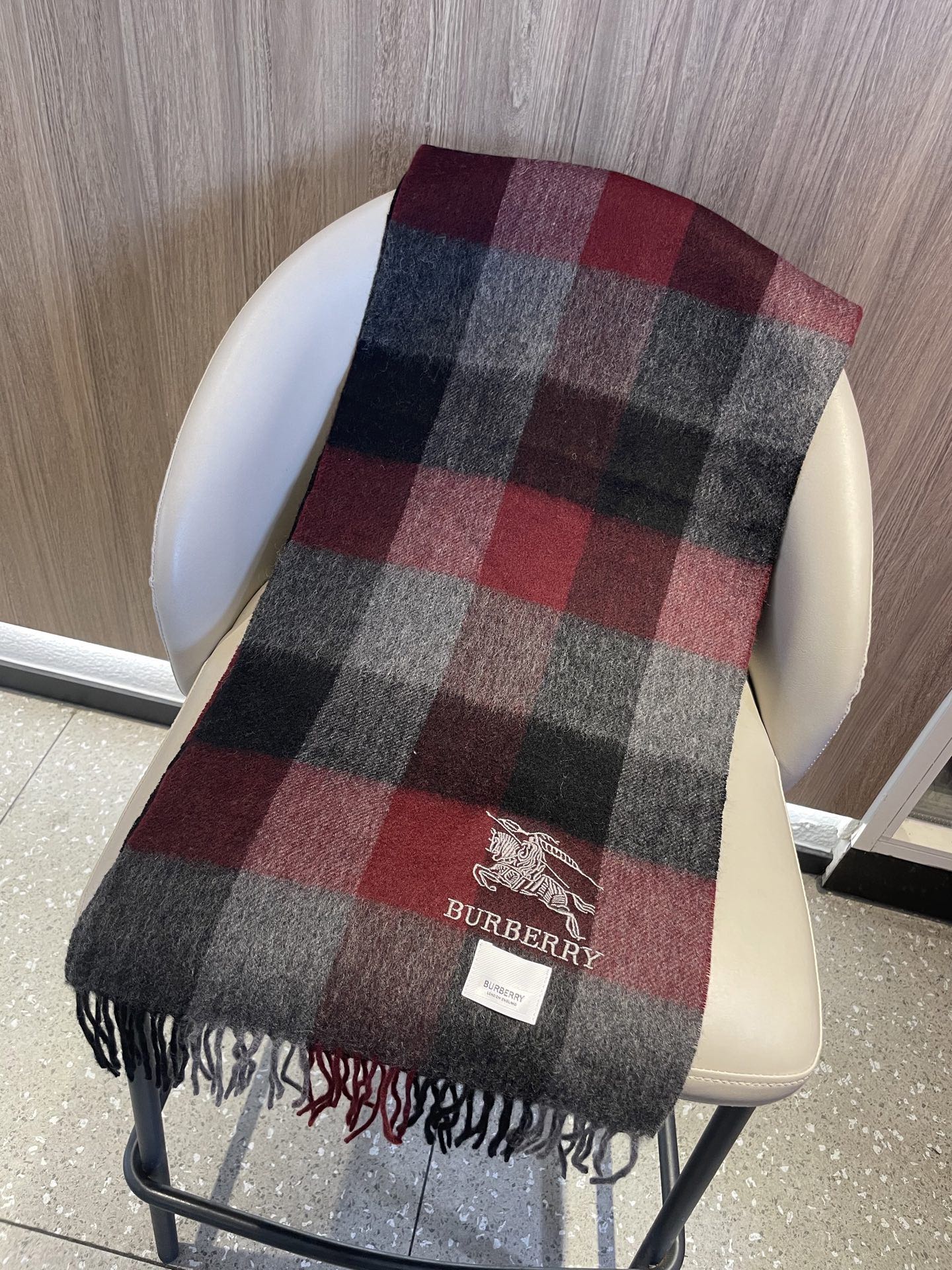 巴宝莉男士格子高级货❗️ 顶级出口尾单战马刺绣👍货不多，下手一定要快，真心美的让人非常非常心动 上身效果