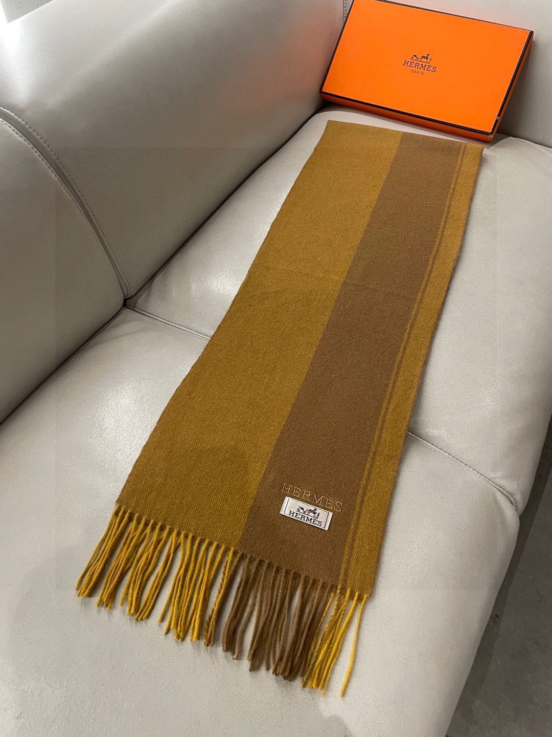 HERMFS【爱马仕】巴黎时装展采用蒙古高原细羊绒！手感满满地都是细腻的绒毛！这个价格绝对百分之百的实惠