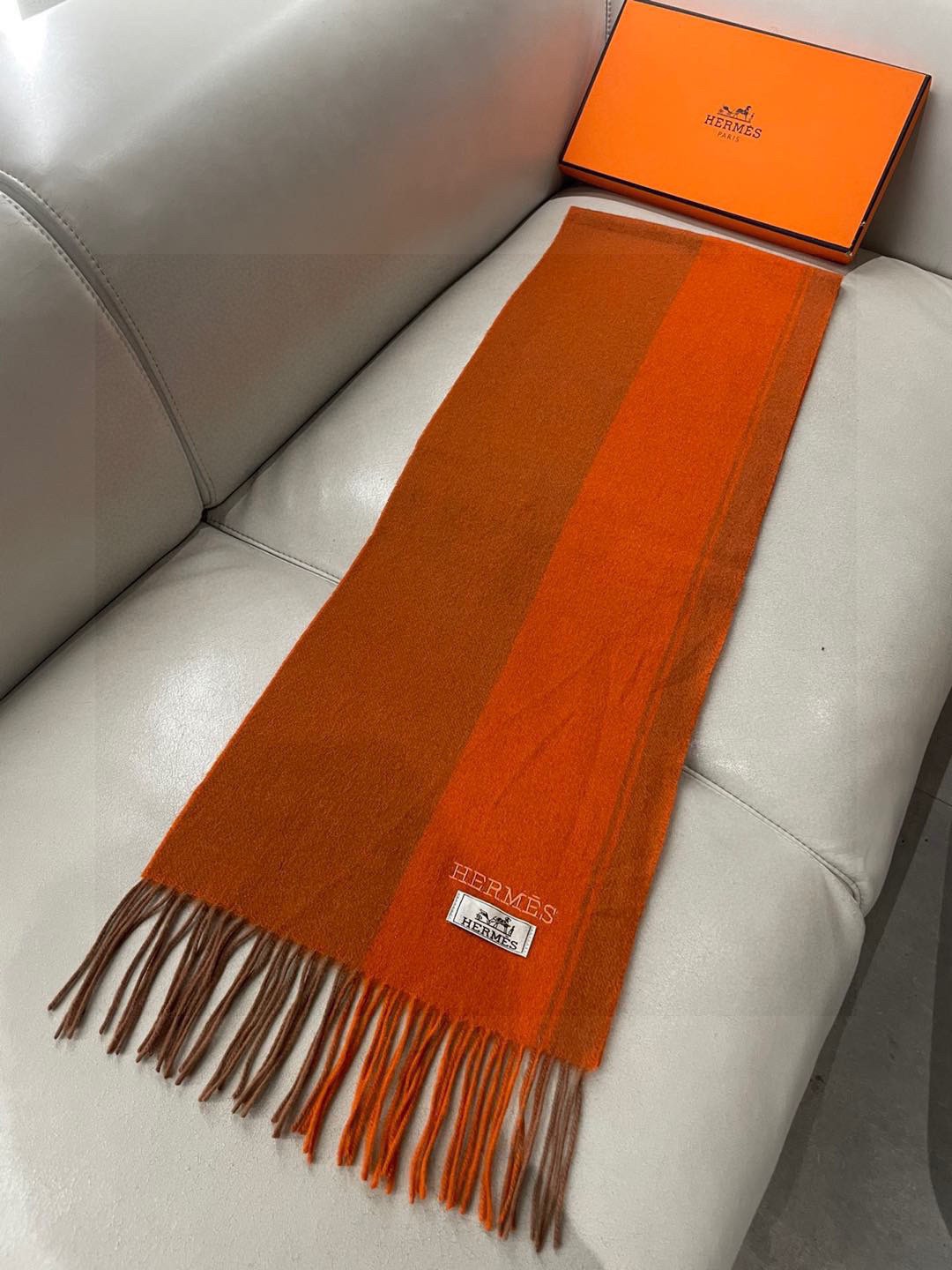 HERMFS【爱马仕】巴黎时装展采用蒙古高原细羊绒！手感满满地都是细腻的绒毛！这个价格绝对百分之百的实惠