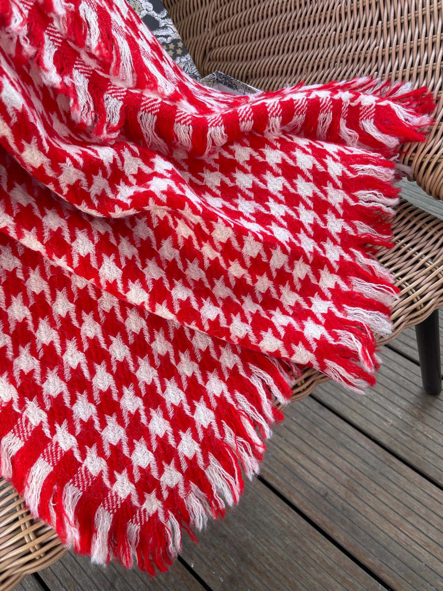 迪奥Dior尾单新款千鸟格拼色羊毛围巾，直接出欧洲的，正儿八经的正品订单…和大货一起出来，不用多流弊的文