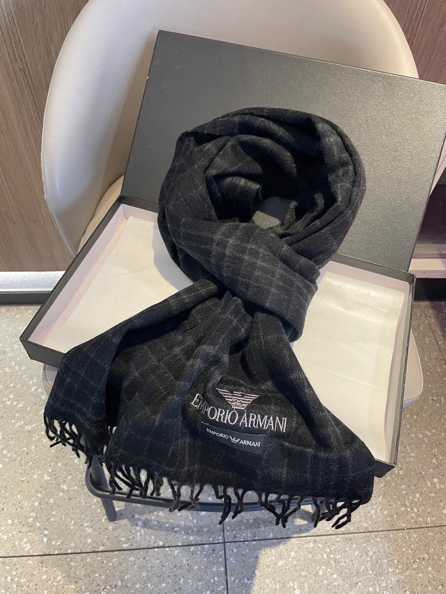 男款阿玛尼（Arman）围巾且买且珍惜~~男款真的很少，一年也就出几款，都是出口订单所以比较难遇。男人的
