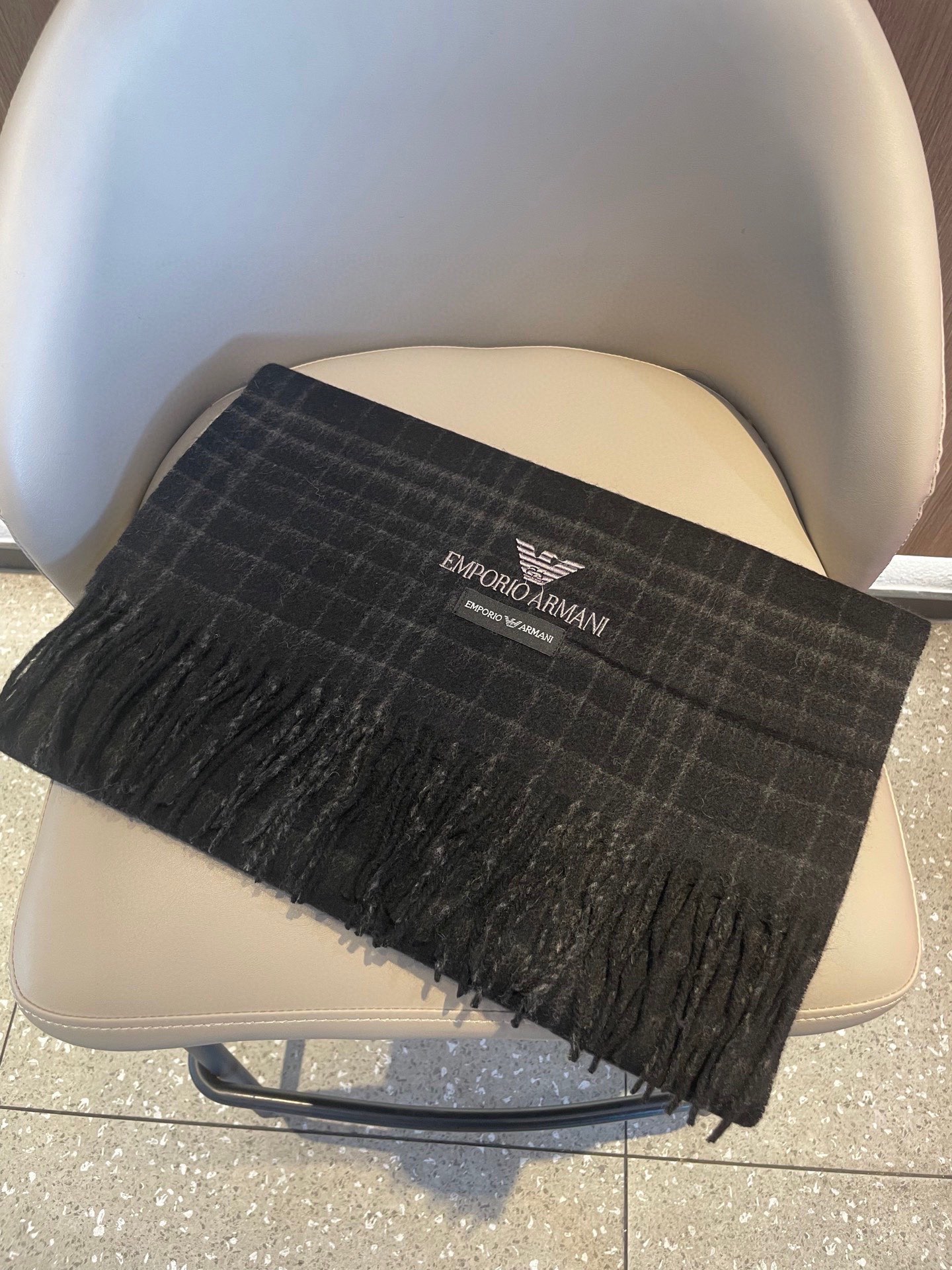 男款阿玛尼（Arman）围巾且买且珍惜~~男款真的很少，一年也就出几款，都是出口订单所以比较难遇。男人的