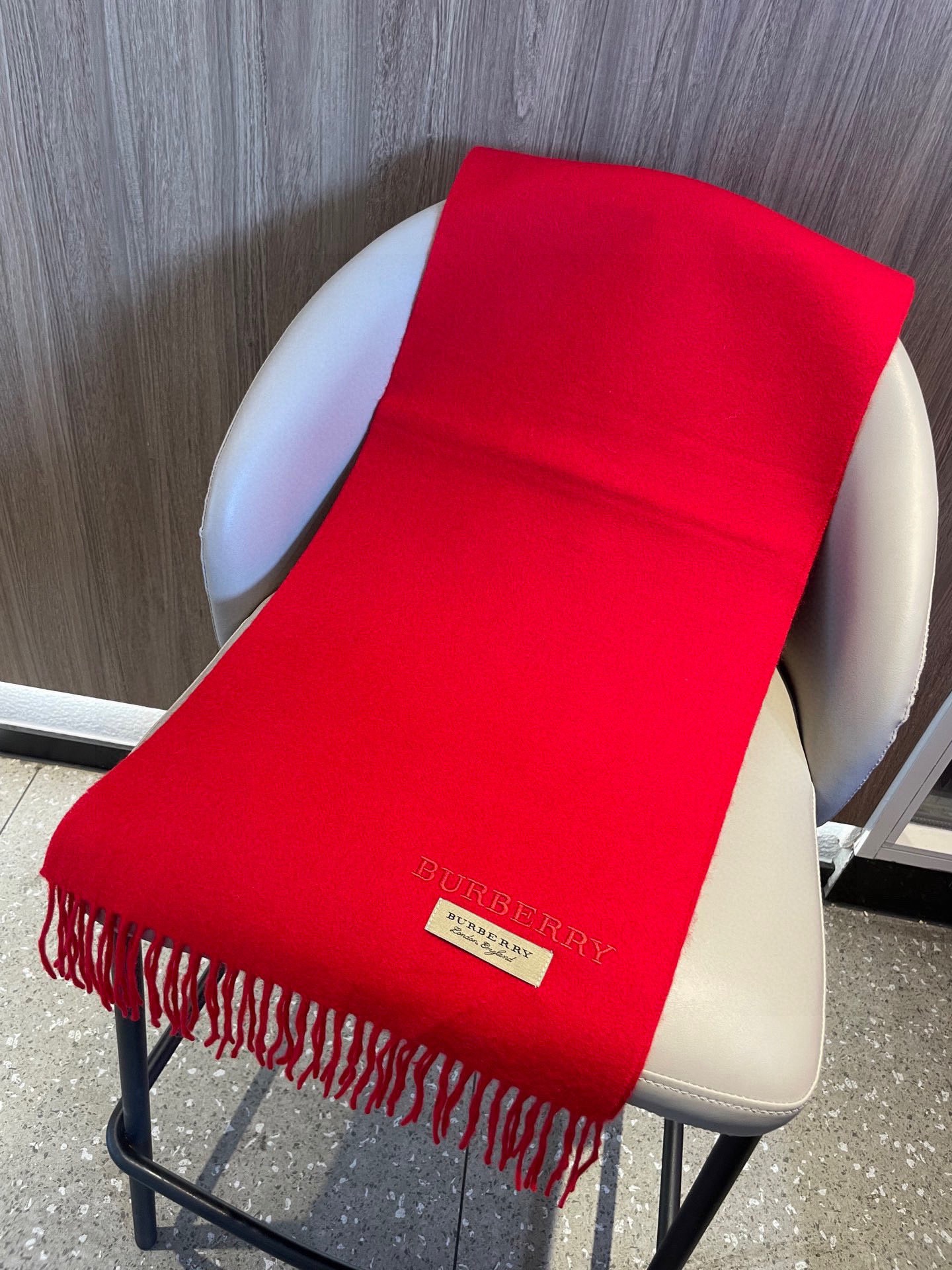 巴宝莉BURBERRY字母专柜款❗️ 顶级出口尾单刺绣👍货不多，下手一定要快，真心美的让人非常非常心动 