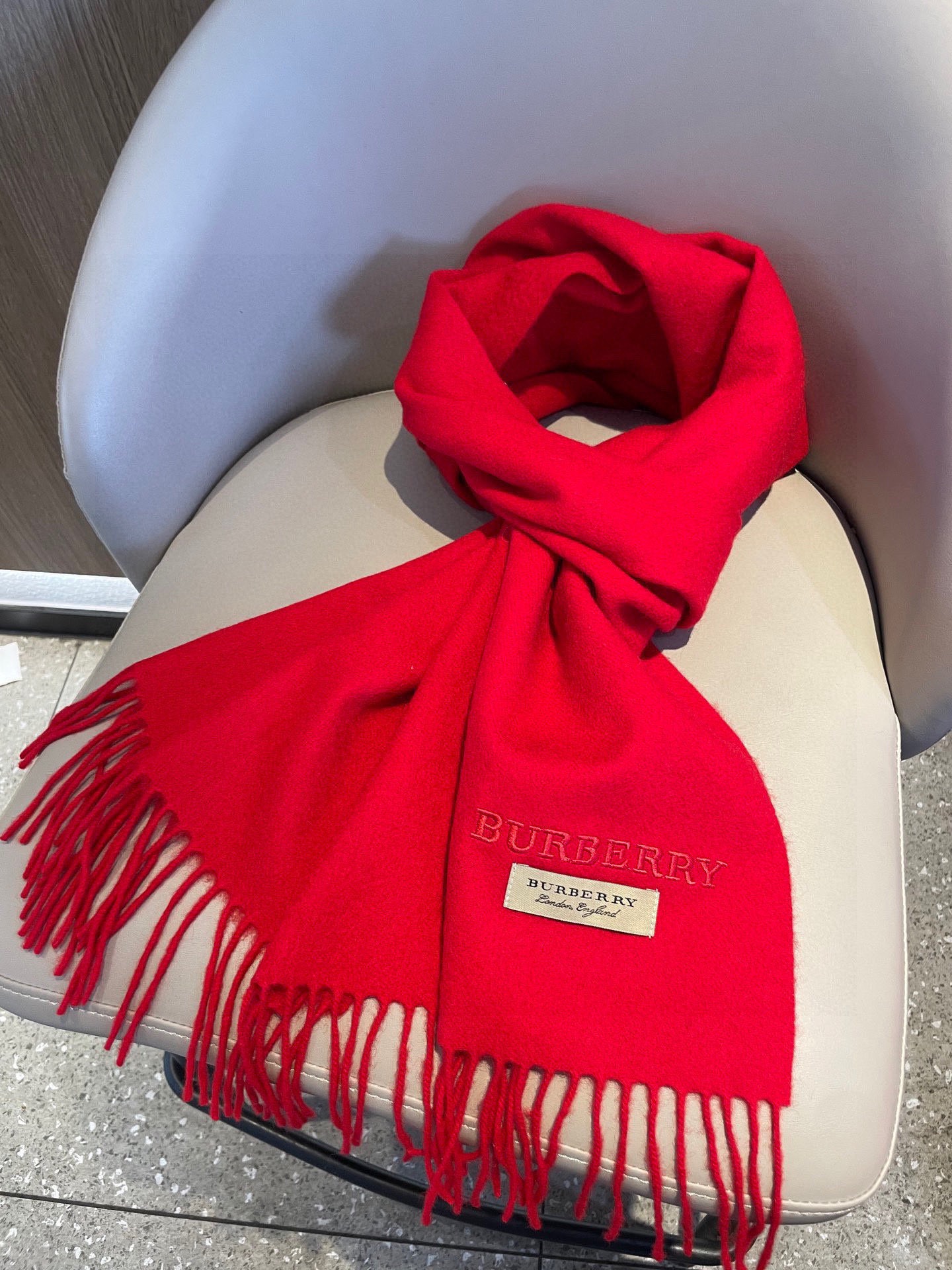 巴宝莉BURBERRY字母专柜款❗️ 顶级出口尾单刺绣👍货不多，下手一定要快，真心美的让人非常非常心动 