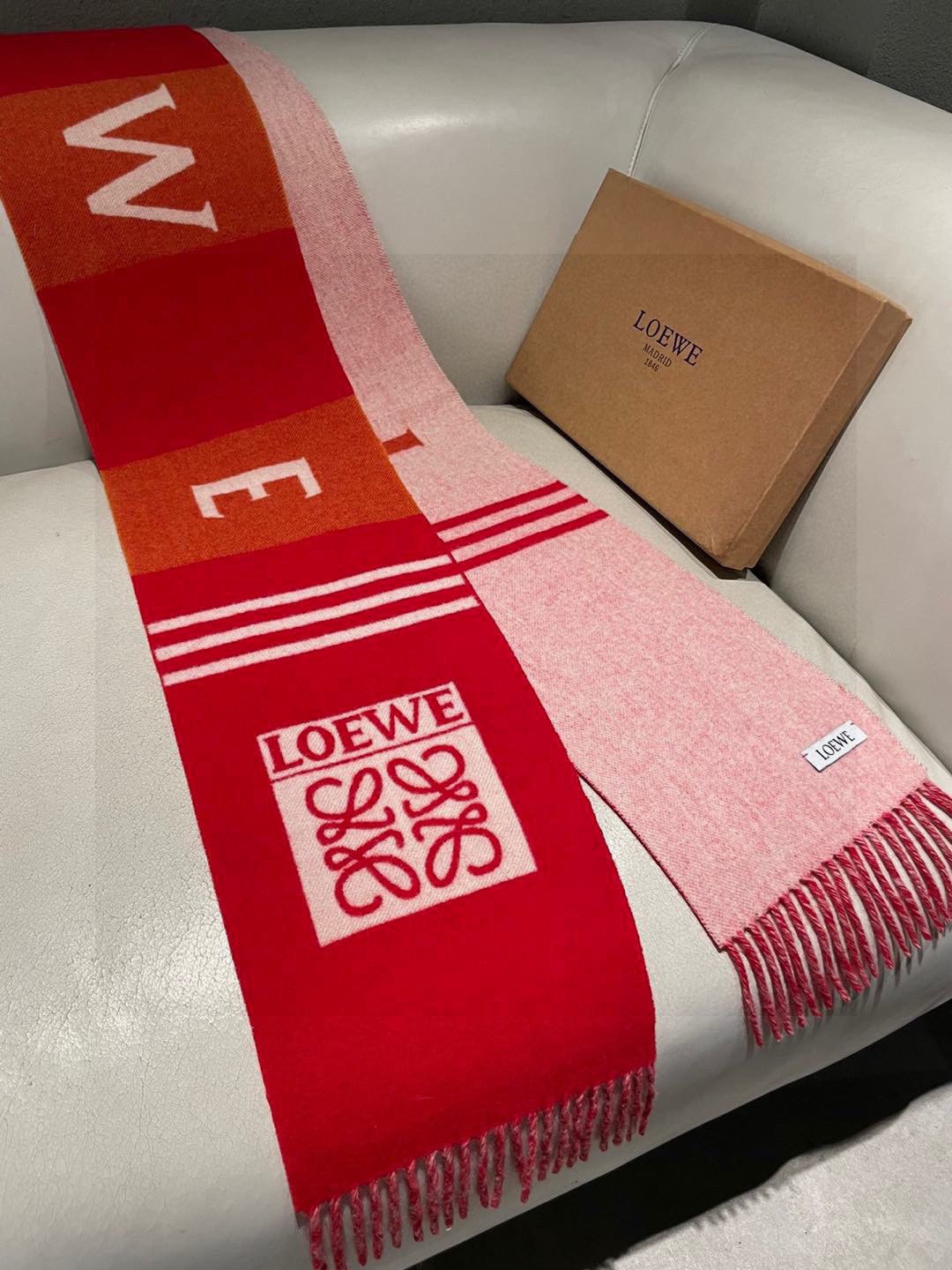 罗意威LOEWE原单尾货！重磅推荐‼️2025新款提花围巾 男女同款❗️✨✨低调的奢侈感❗️极品柔美精英