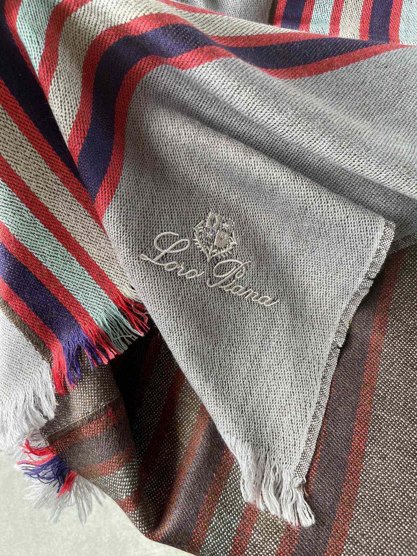 意大利🇮🇹奢侈品牌 💯🎆loro Pianna 皮安娜 设计新贵 以简洁大气的款式著名 📿📿正儿八经的正