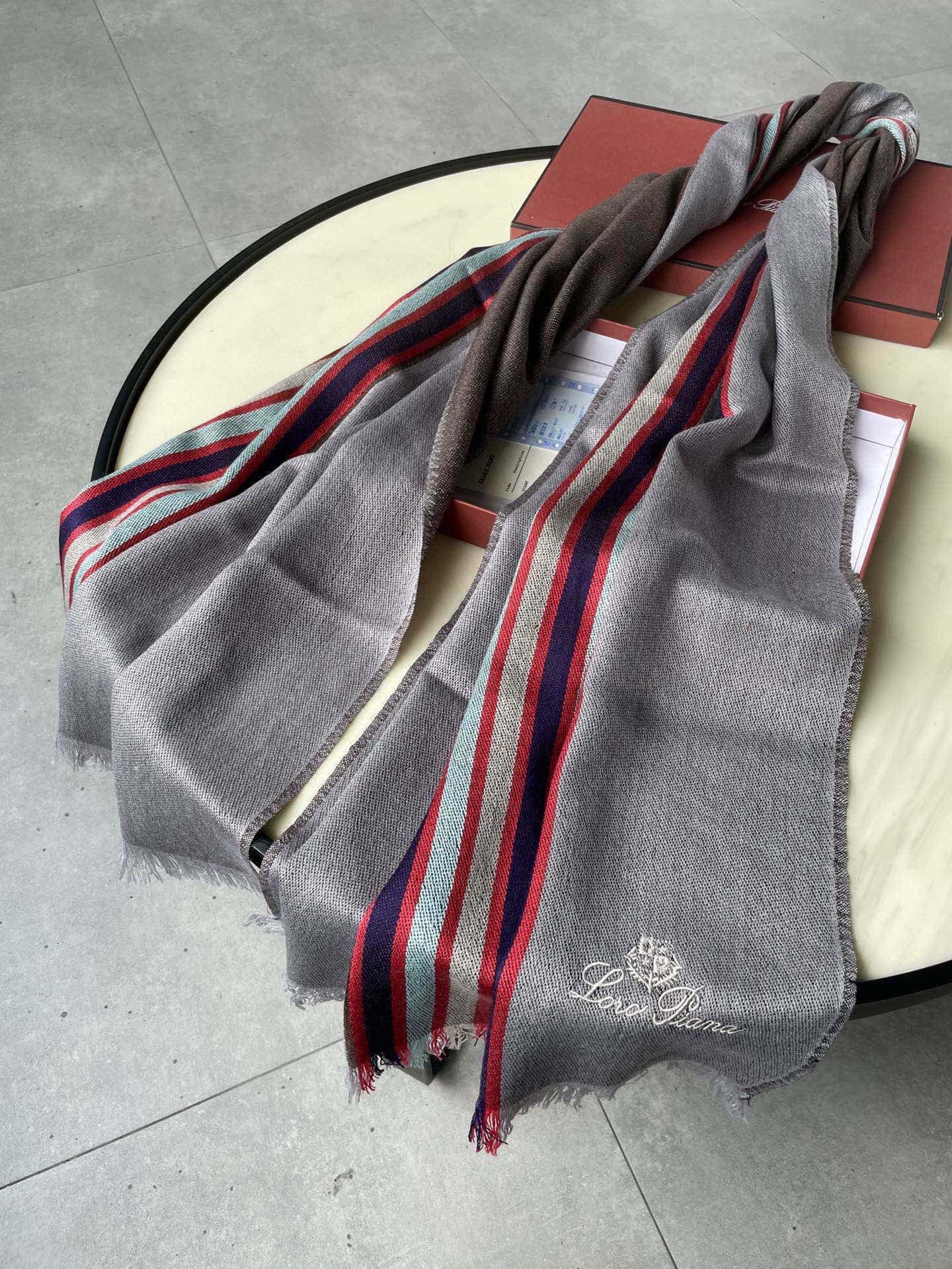 意大利🇮🇹奢侈品牌 💯🎆loro Pianna 皮安娜 设计新贵 以简洁大气的款式著名 📿📿正儿八经的正