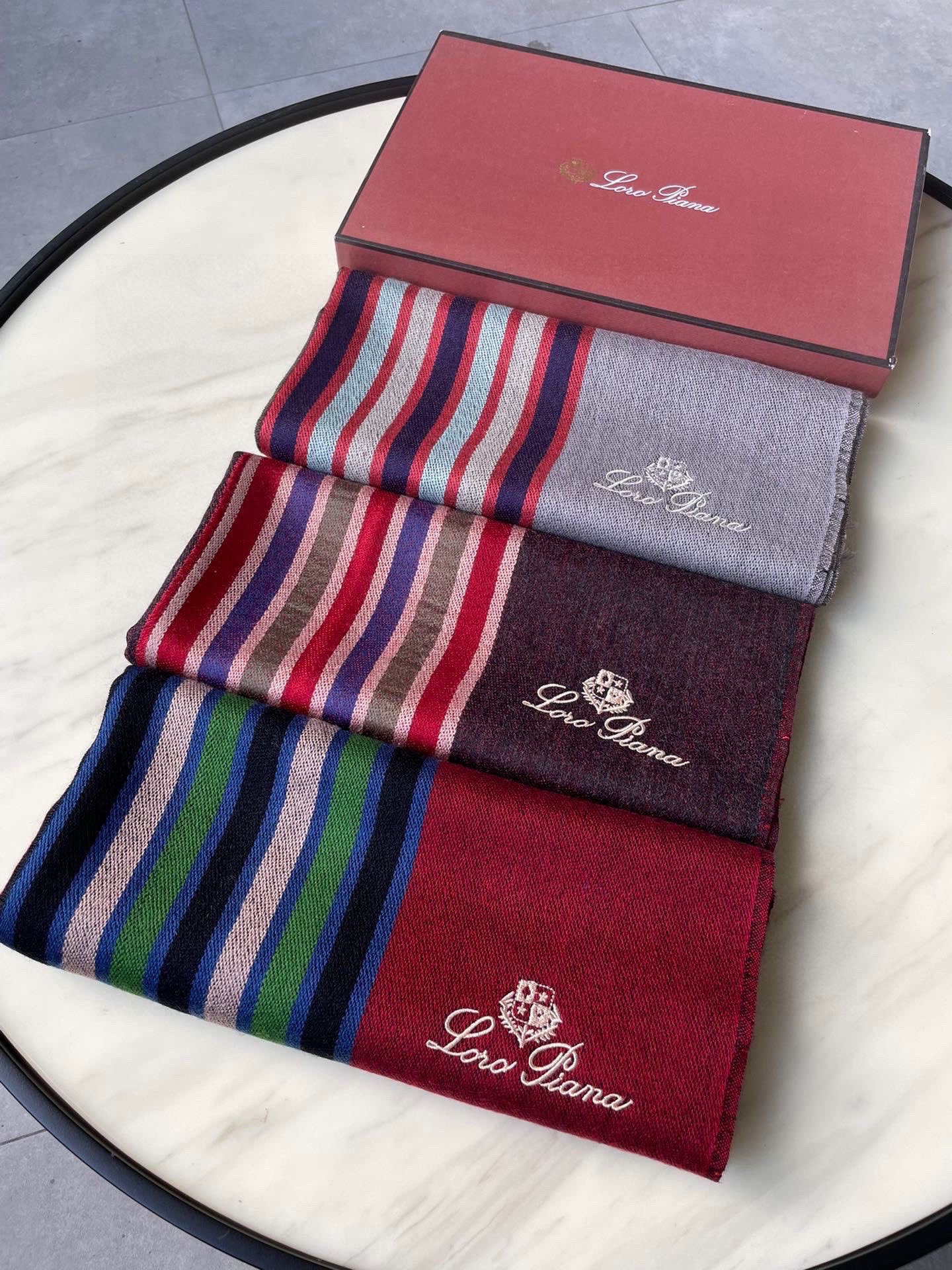 意大利🇮🇹奢侈品牌 💯🎆loro Pianna 皮安娜 设计新贵 以简洁大气的款式著名 📿📿正儿八经的正