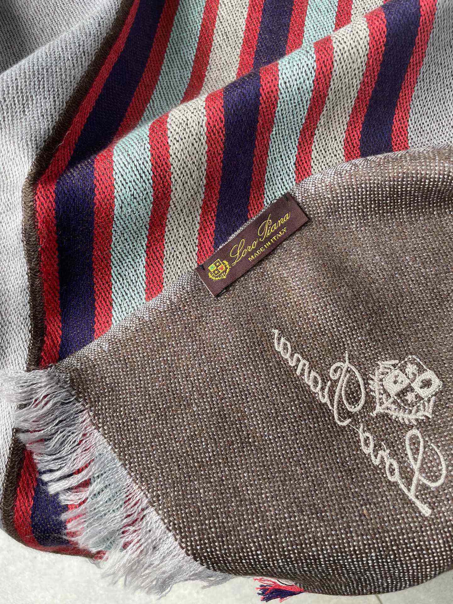 意大利🇮🇹奢侈品牌 💯🎆loro Pianna 皮安娜 设计新贵 以简洁大气的款式著名 📿📿正儿八经的正