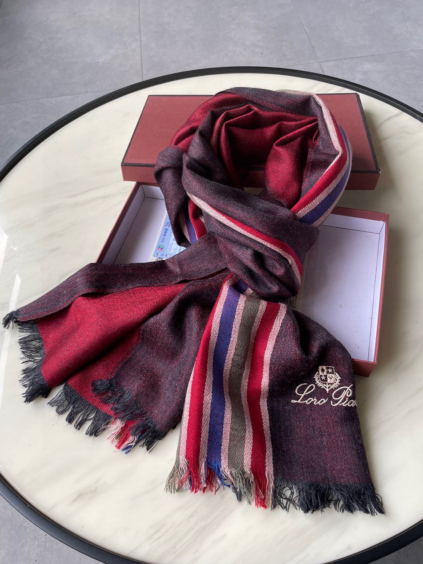 意大利🇮🇹奢侈品牌 💯🎆loro Pianna 皮安娜 设计新贵 以简洁大气的款式著名 📿📿正儿八经的正