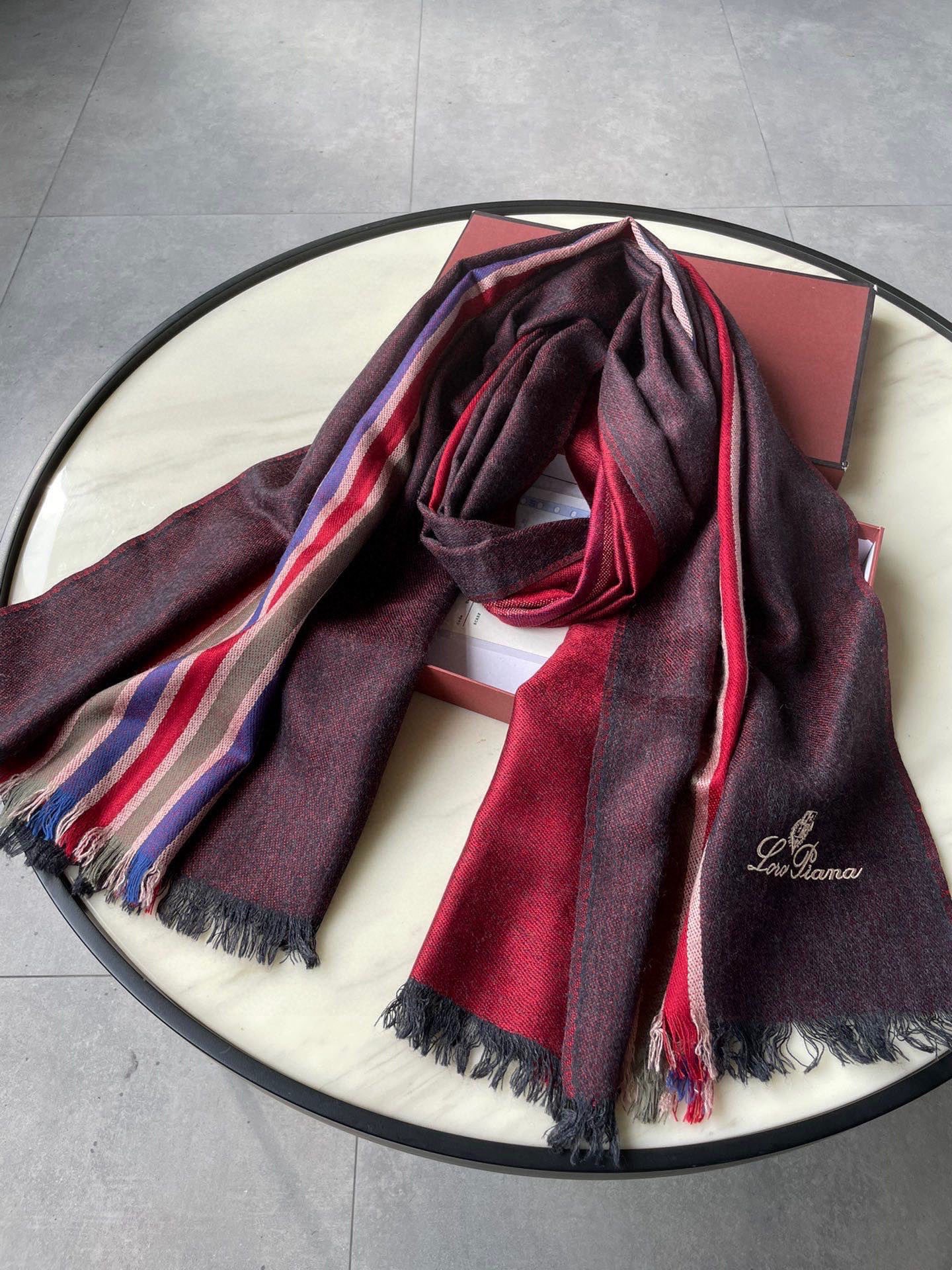 意大利🇮🇹奢侈品牌 💯🎆loro Pianna 皮安娜 设计新贵 以简洁大气的款式著名 📿📿正儿八经的正