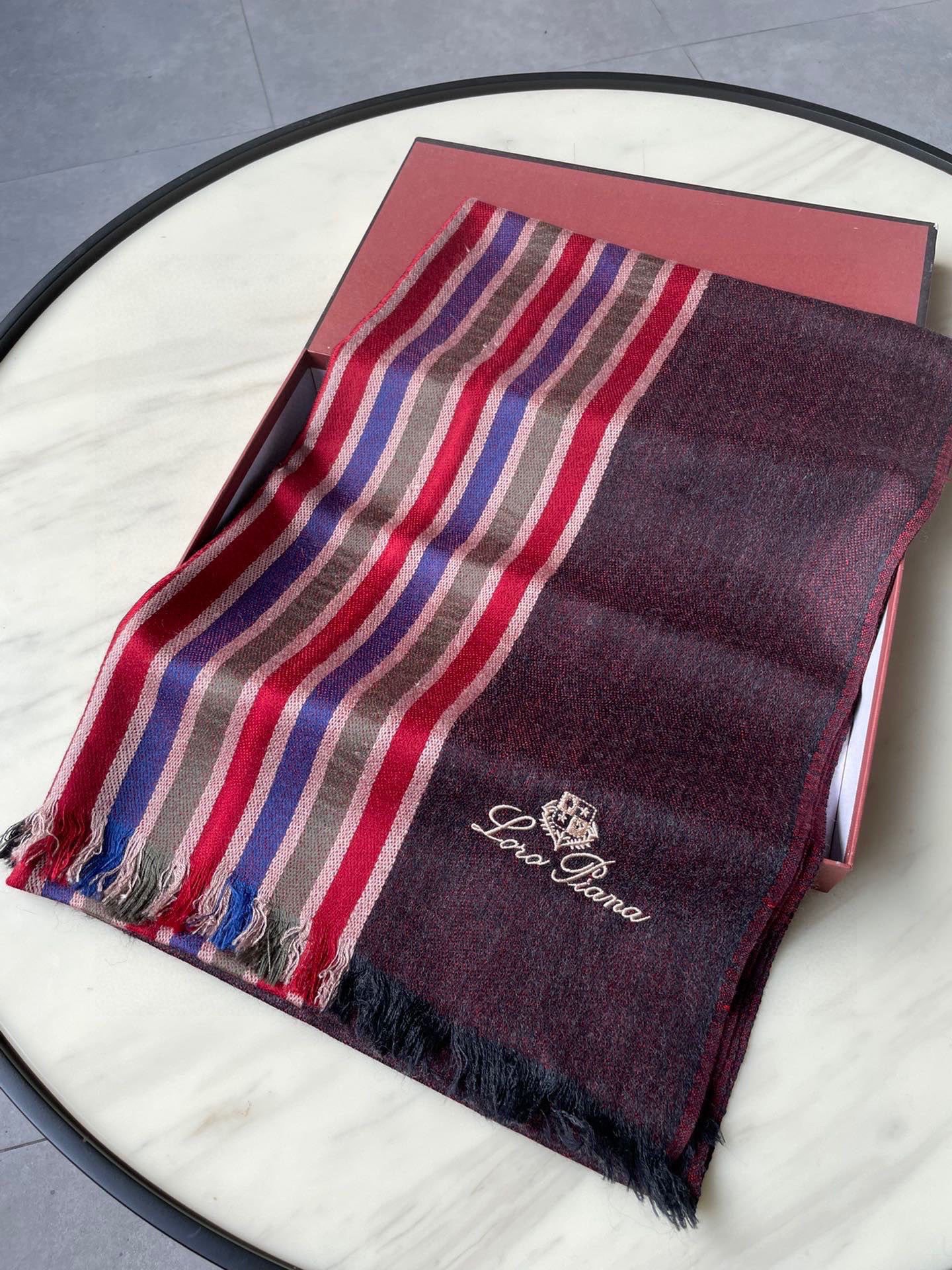 意大利🇮🇹奢侈品牌 💯🎆loro Pianna 皮安娜 设计新贵 以简洁大气的款式著名 📿📿正儿八经的正