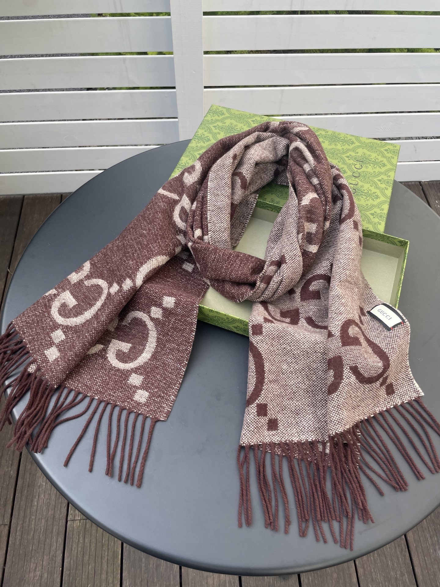 GUCCI（古奇）官网同步！代购级别！最新双面两用古驰围巾，永远加分的G秋冬单品！各种穿衣风格都可以和她