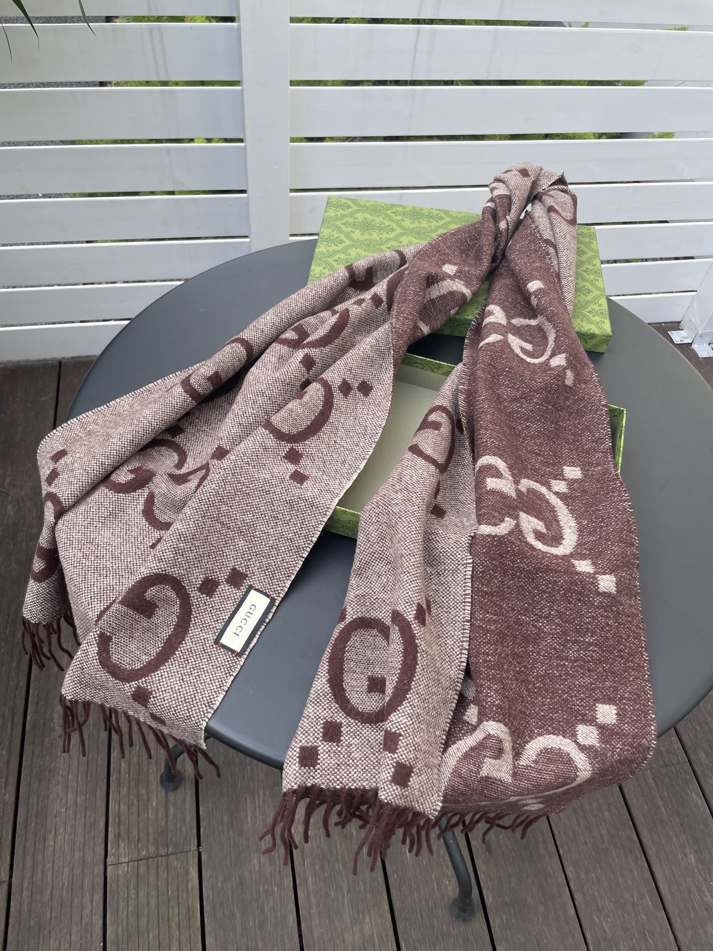 GUCCI（古奇）官网同步！代购级别！最新双面两用古驰围巾，永远加分的G秋冬单品！各种穿衣风格都可以和她