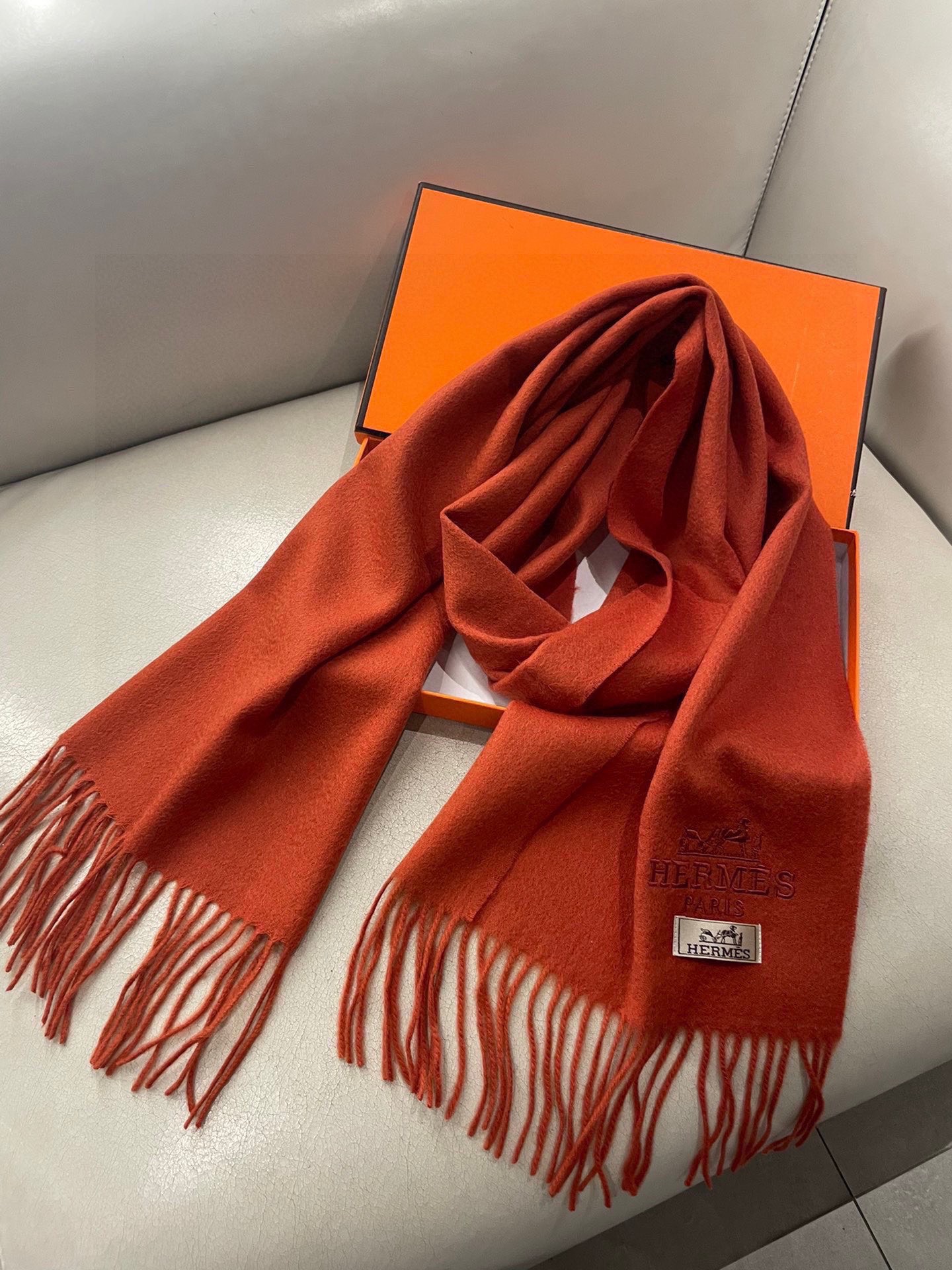 HERMFS【爱马仕】巴黎时装展采用蒙古高原细羊绒！手感满满地都是细腻的绒毛！这个价格绝对百分之百的实惠