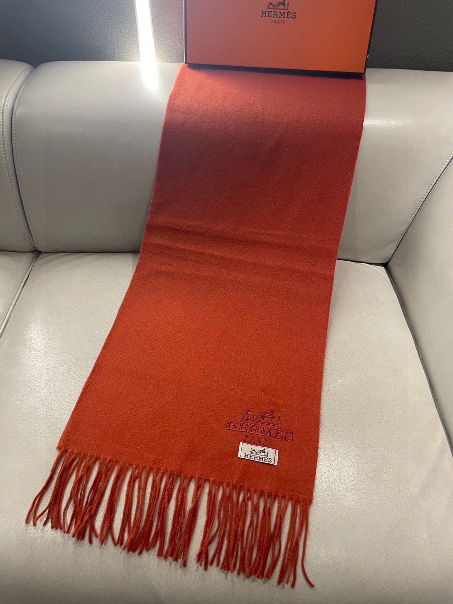 HERMFS【爱马仕】巴黎时装展采用蒙古高原细羊绒！手感满满地都是细腻的绒毛！这个价格绝对百分之百的实惠