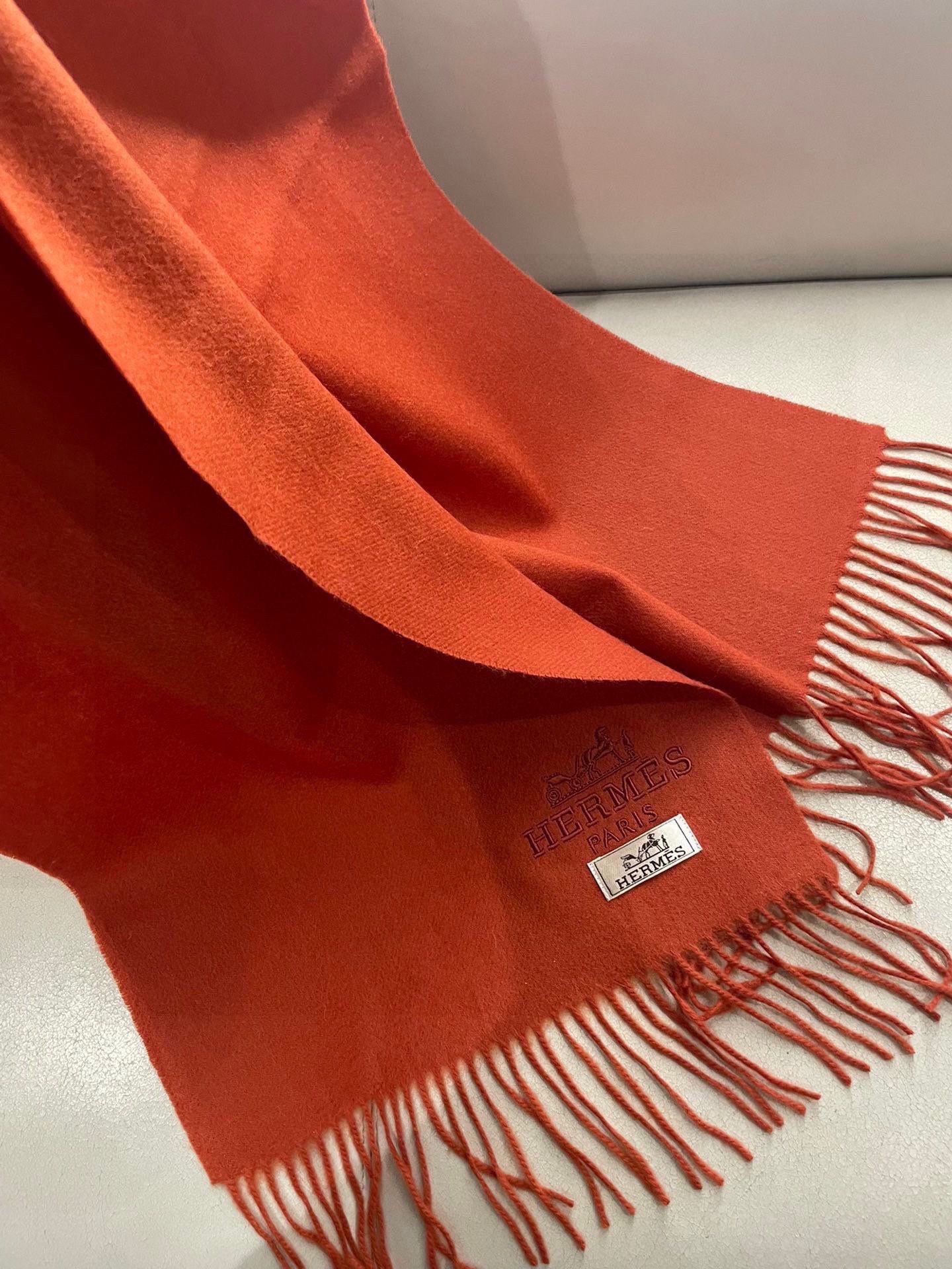 HERMFS【爱马仕】巴黎时装展采用蒙古高原细羊绒！手感满满地都是细腻的绒毛！这个价格绝对百分之百的实惠