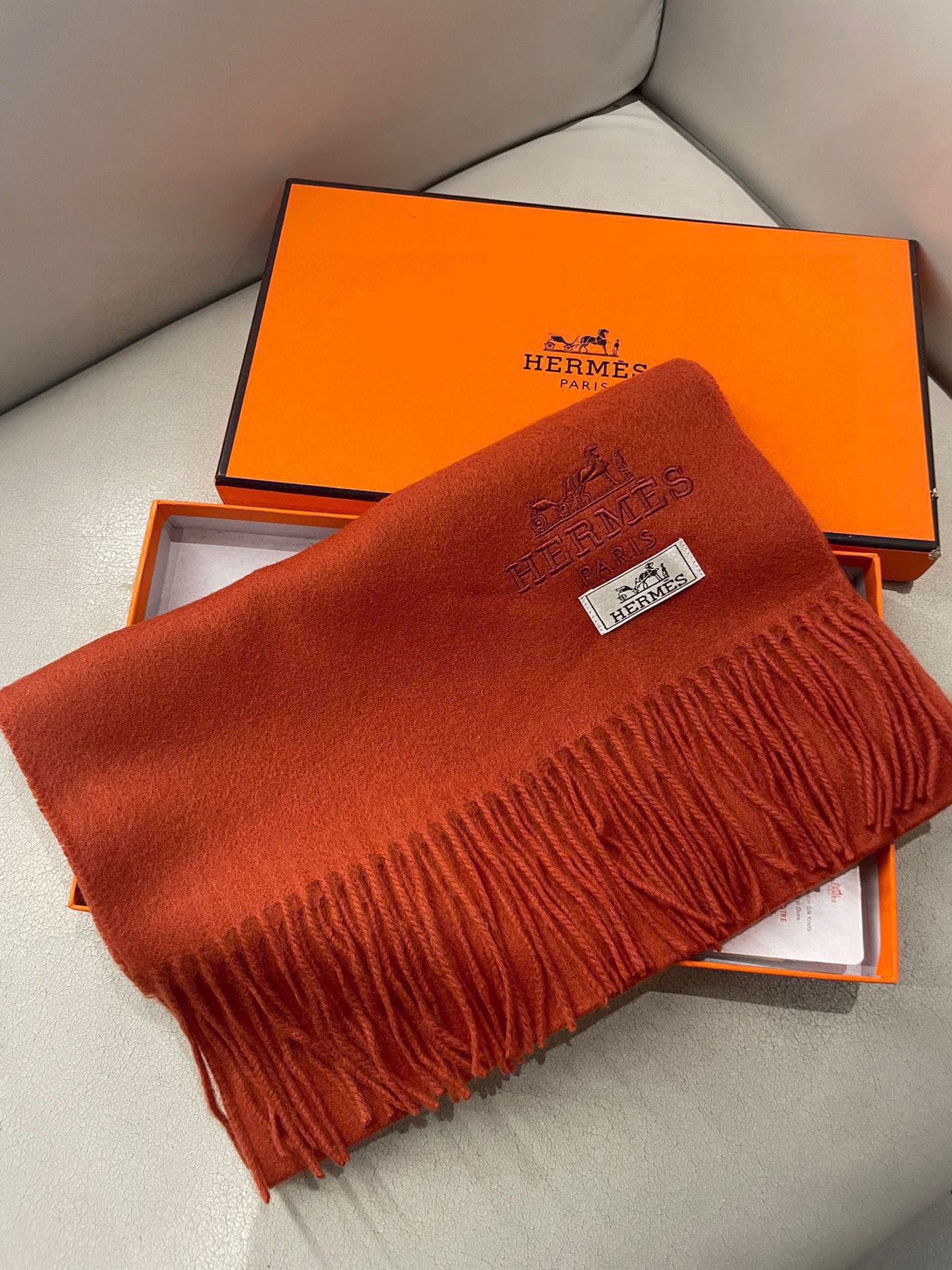 HERMFS【爱马仕】巴黎时装展采用蒙古高原细羊绒！手感满满地都是细腻的绒毛！这个价格绝对百分之百的实惠