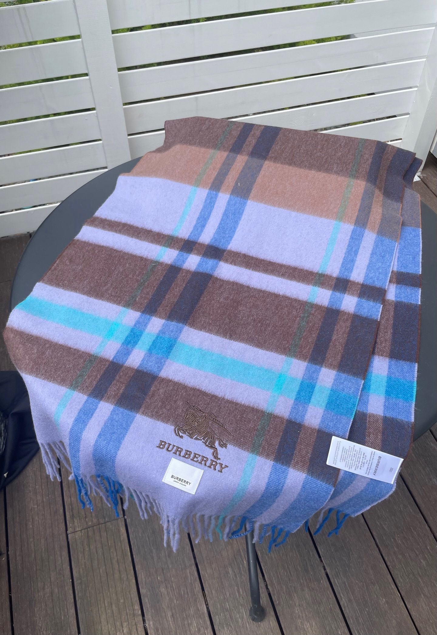 巴宝莉男女士披肩✨羊绒经典格纹👐围巾♨️高尖端产物⚠️，经典logo刺绣，时尚大牌的顶尖设计款💕拿到手你