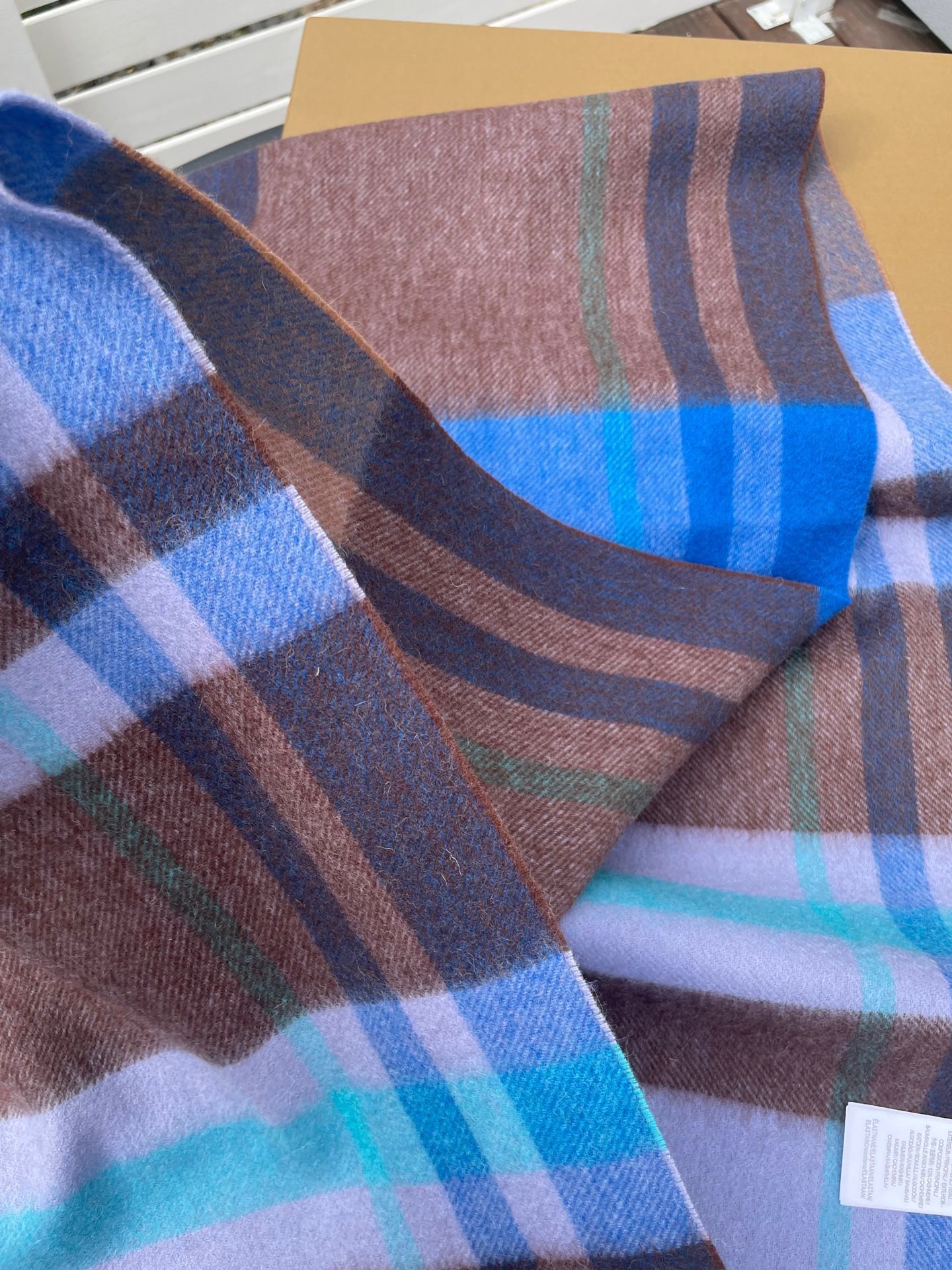 巴宝莉男女士披肩✨羊绒经典格纹👐围巾♨️高尖端产物⚠️，经典logo刺绣，时尚大牌的顶尖设计款💕拿到手你