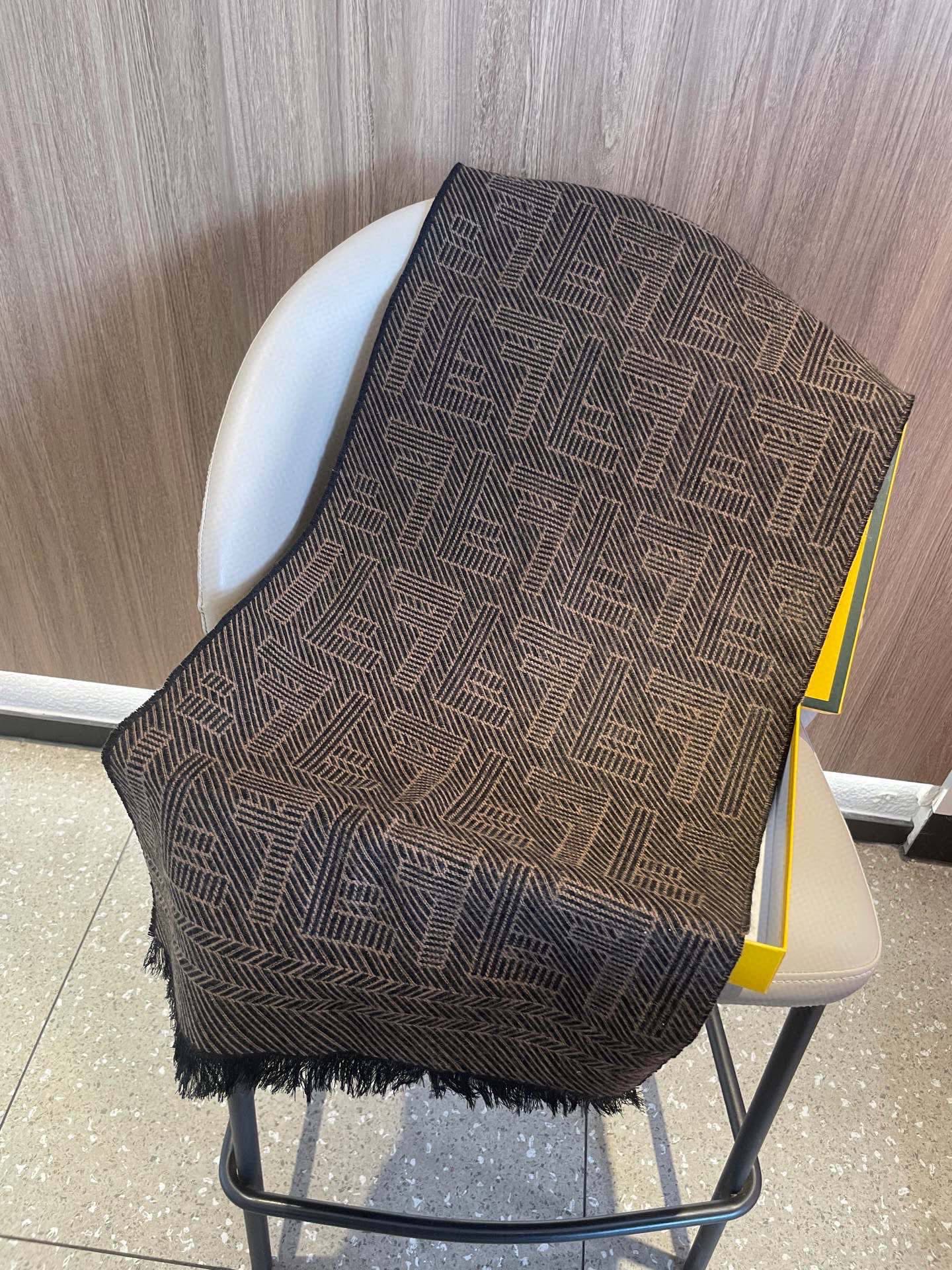 🆕 FENDI · 芬迪❗️最能碰撞出高级感❗️双F绝对是今年时尚圈最炙手可热的潮流风向标❗️最流行的老