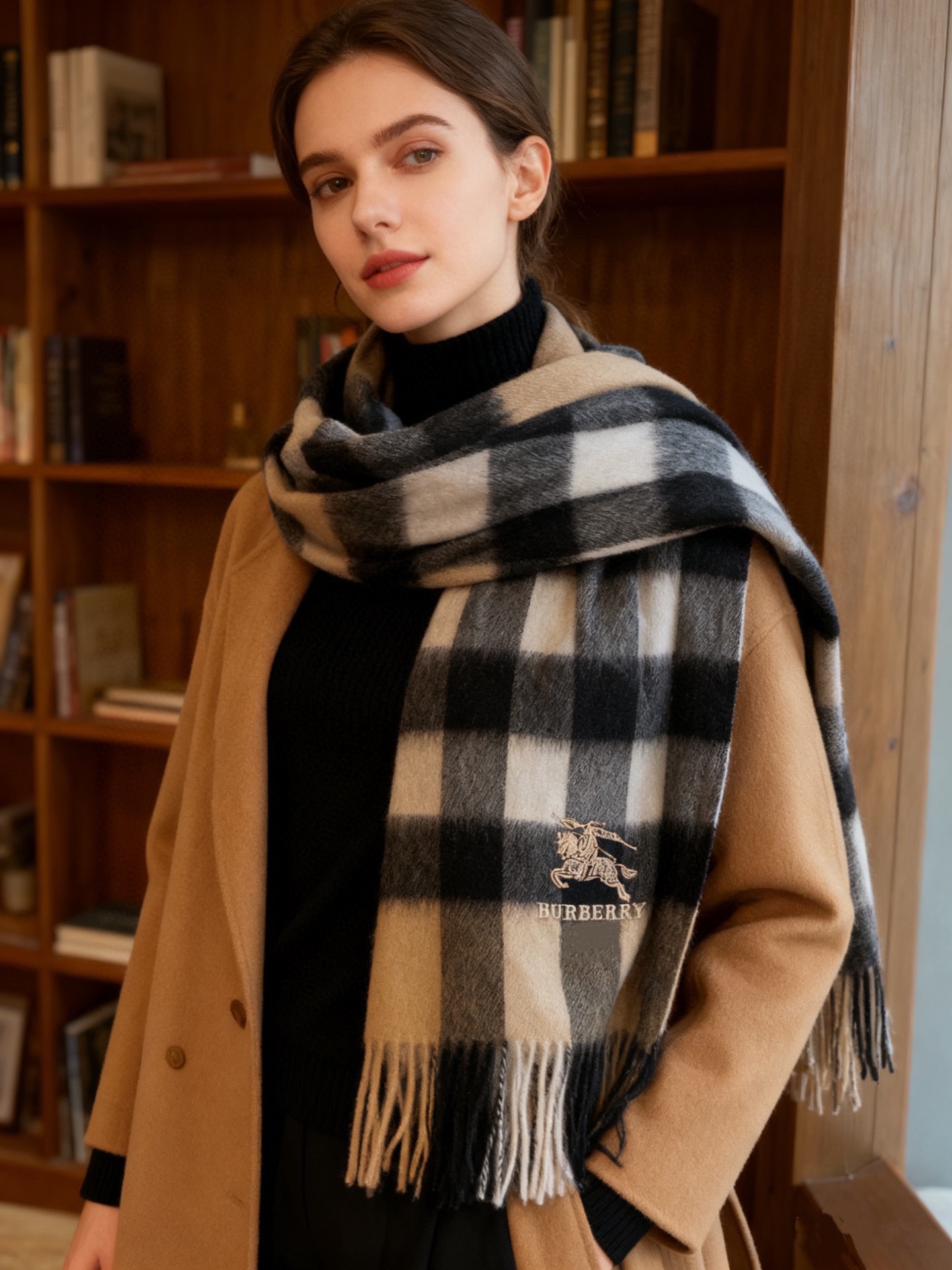 巴宝莉Bur羊绒格子好看的要疯掉了，太有型太有魅力了！！！非常斯文时尚的秋冬单品！真的很喜欢，非常Cla