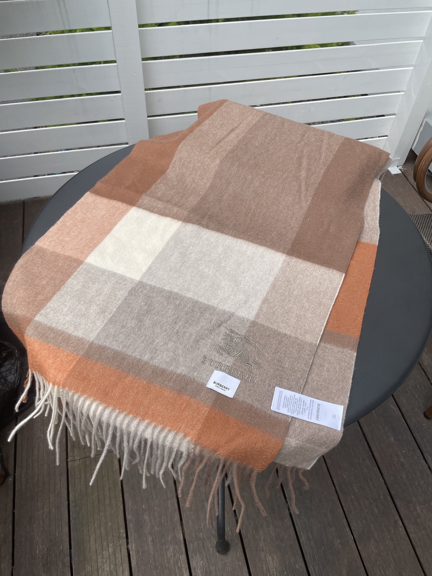 巴宝莉男女士披肩✨羊绒经典格纹👐围巾♨️高尖端产物⚠️，经典logo刺绣，时尚大牌的顶尖设计款💕拿到手你