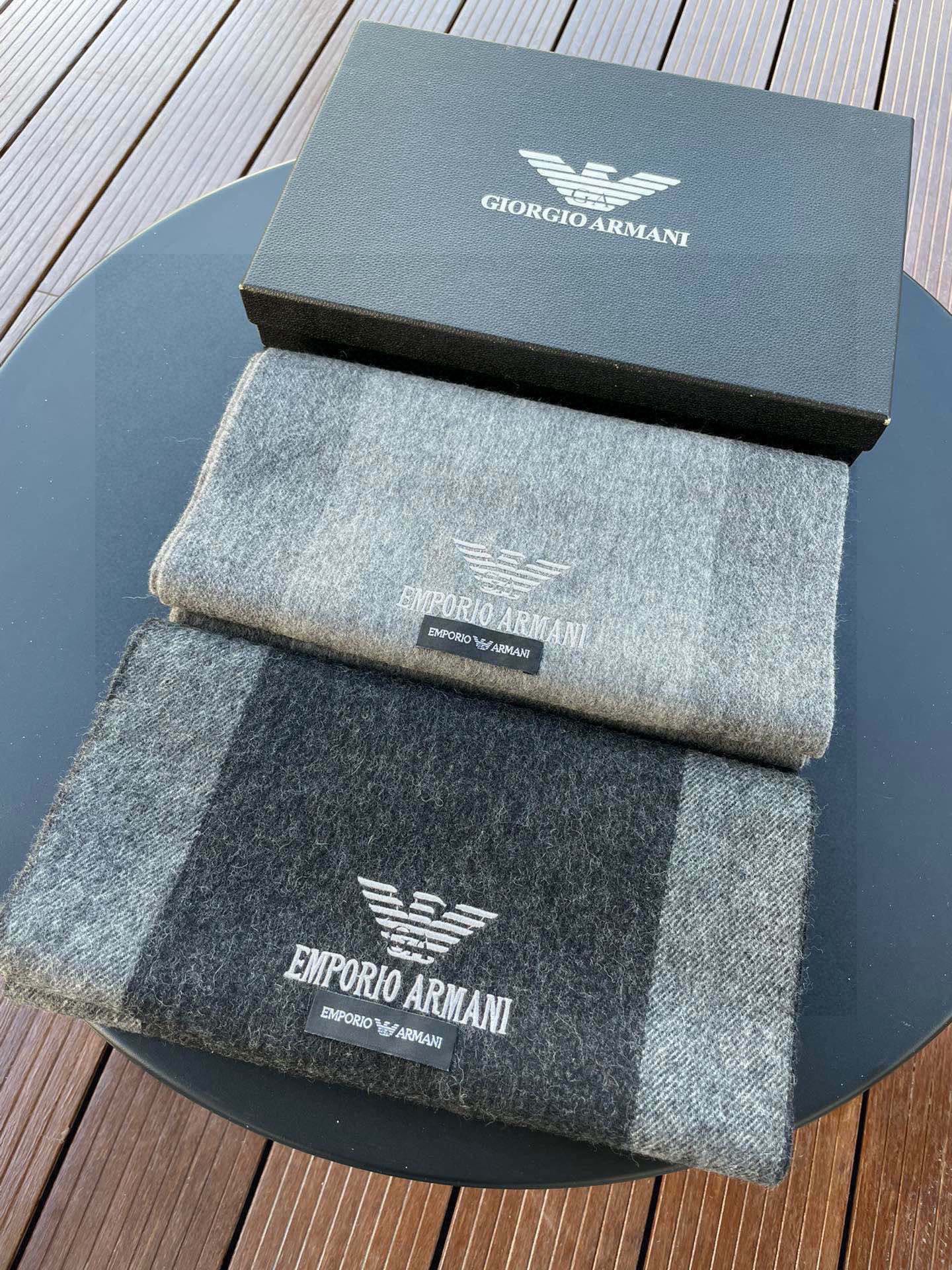 。阿玛尼海外专柜条纹拼色最新男士羊羔毛围巾～惊爆上架🎉国内专柜都没上架，从款式到面料都很赞🎻，经典的条纹